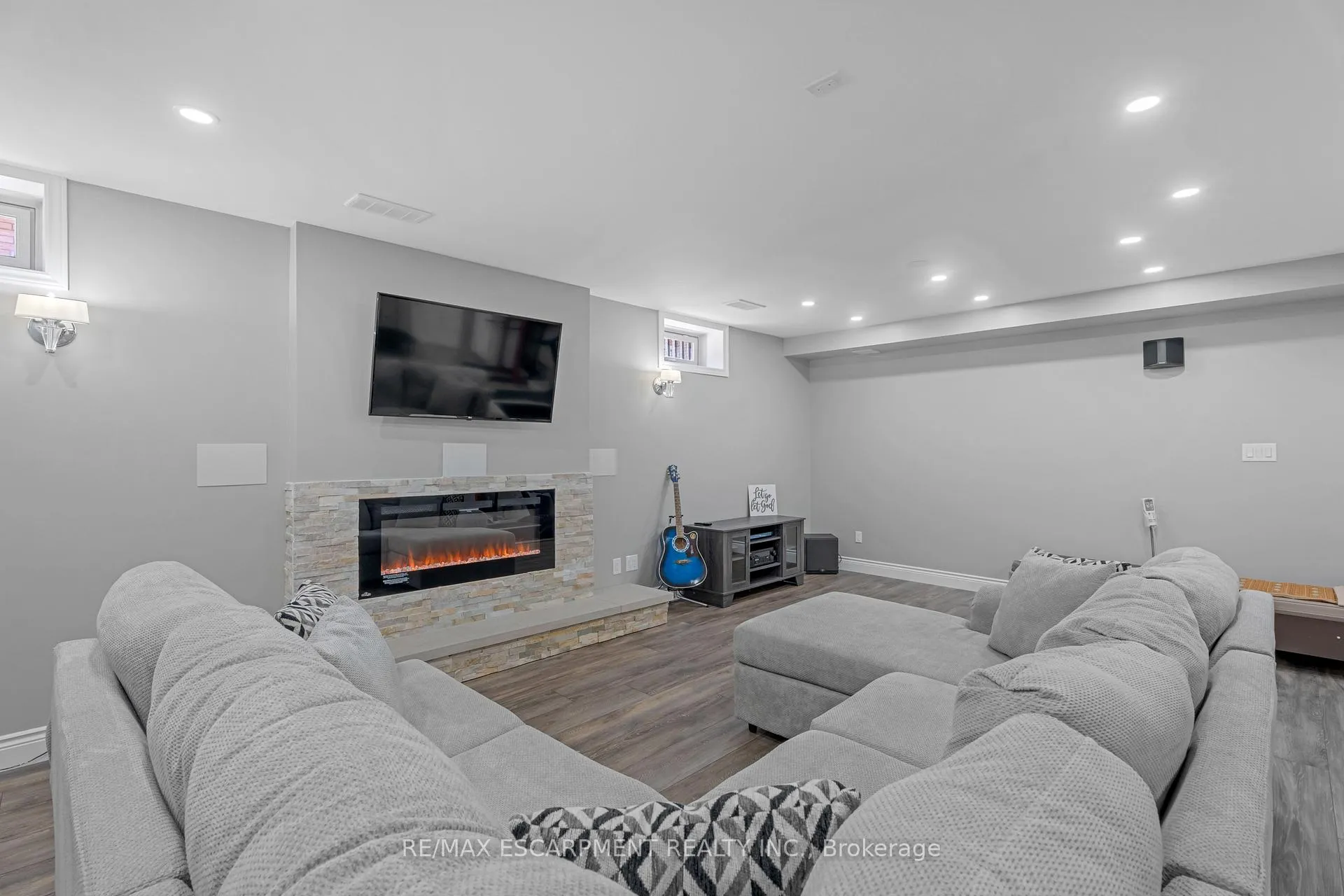 Photo 37 of 22 Shadeland Crescent, Hamilton, Stoney Creek — HOMEH