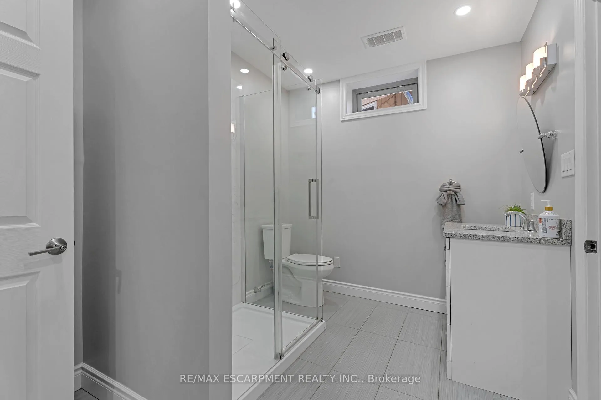 Photo 40 of 22 Shadeland Crescent, Hamilton, Stoney Creek — HOMEH