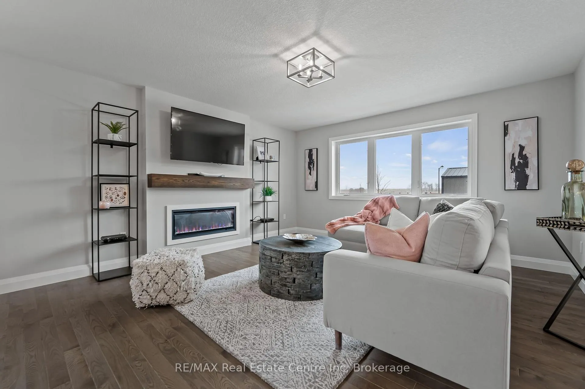 Photo 7 of 190 Bridge Crescent, Minto — HOMEH