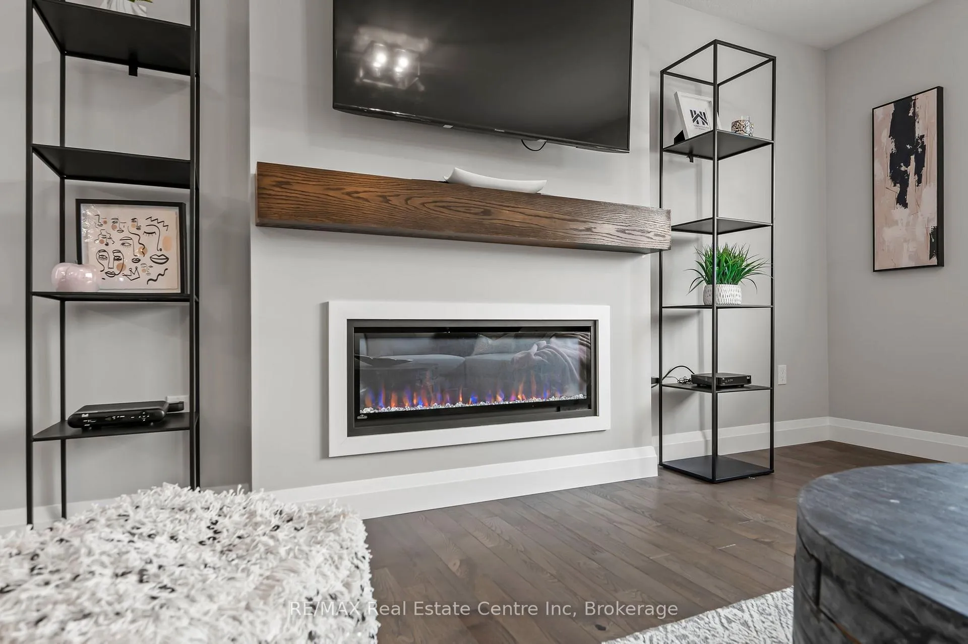 Photo 8 of 190 Bridge Crescent, Minto — HOMEH