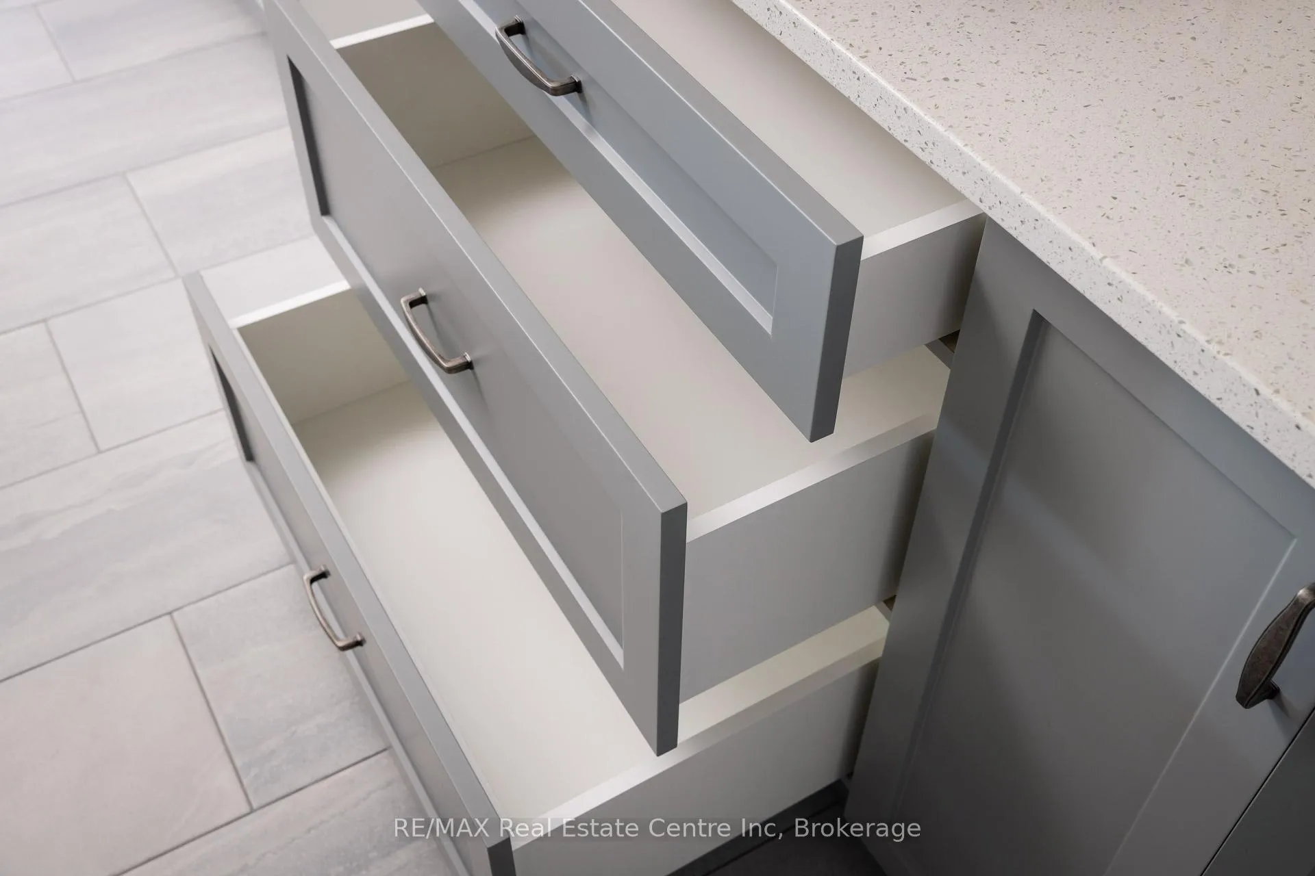 Photo 12 of 190 Bridge Crescent, Minto — HOMEH