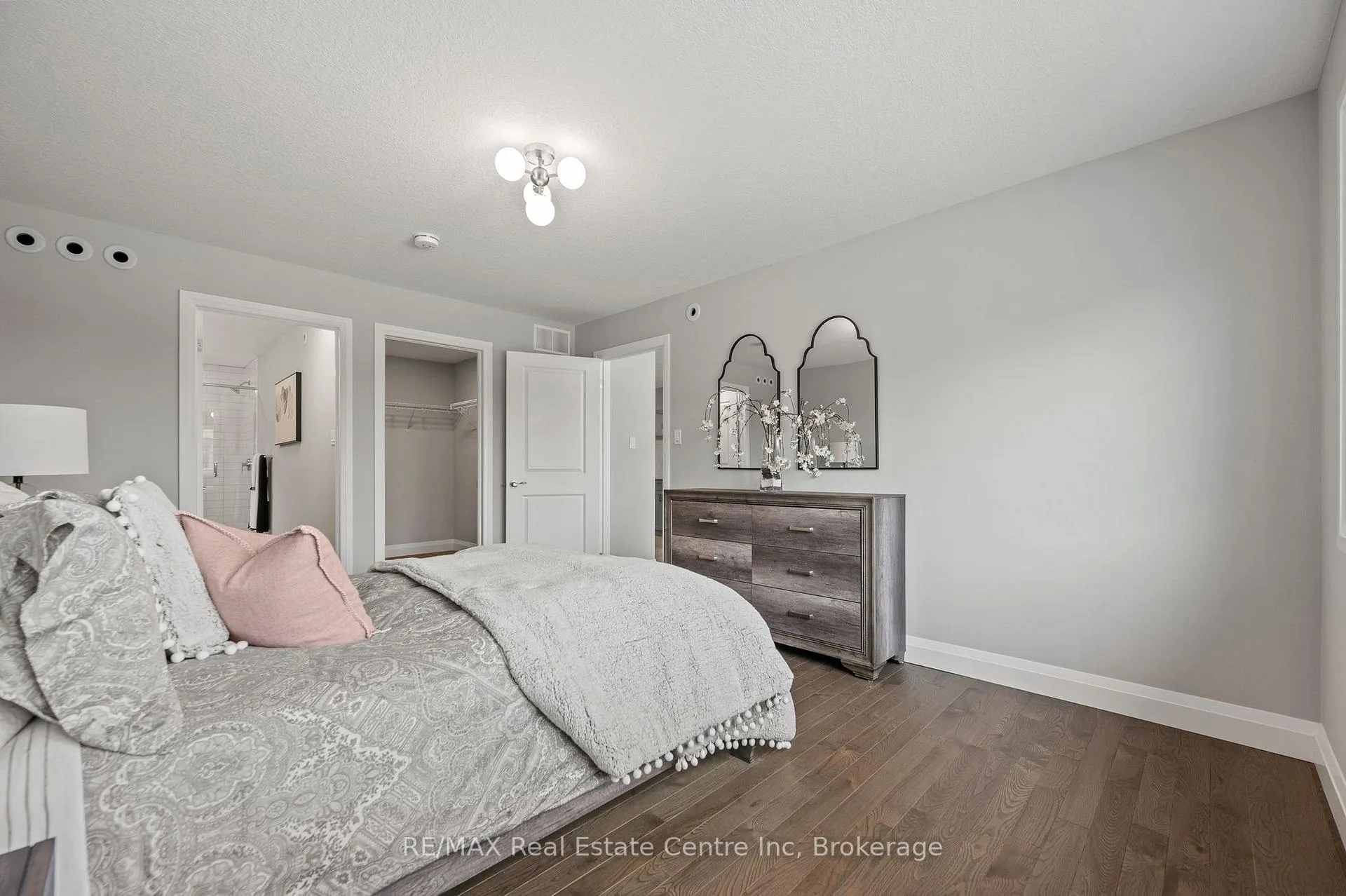 Photo 16 of 190 Bridge Crescent, Minto — HOMEH