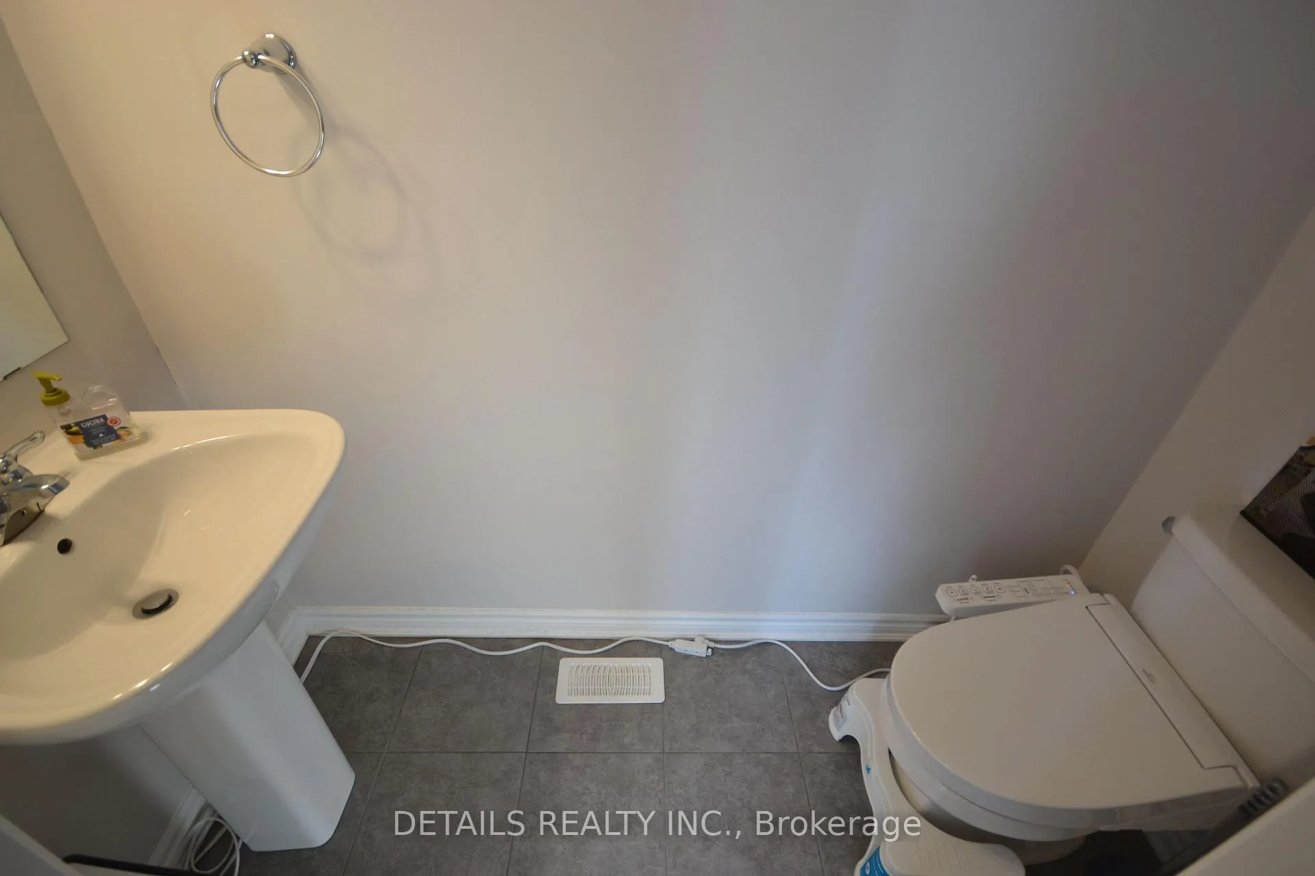 Photo 3 of 129 Pictou Crescent, Ottawa, Kanata - Emerald Meadows/Trailwest — HOMEH