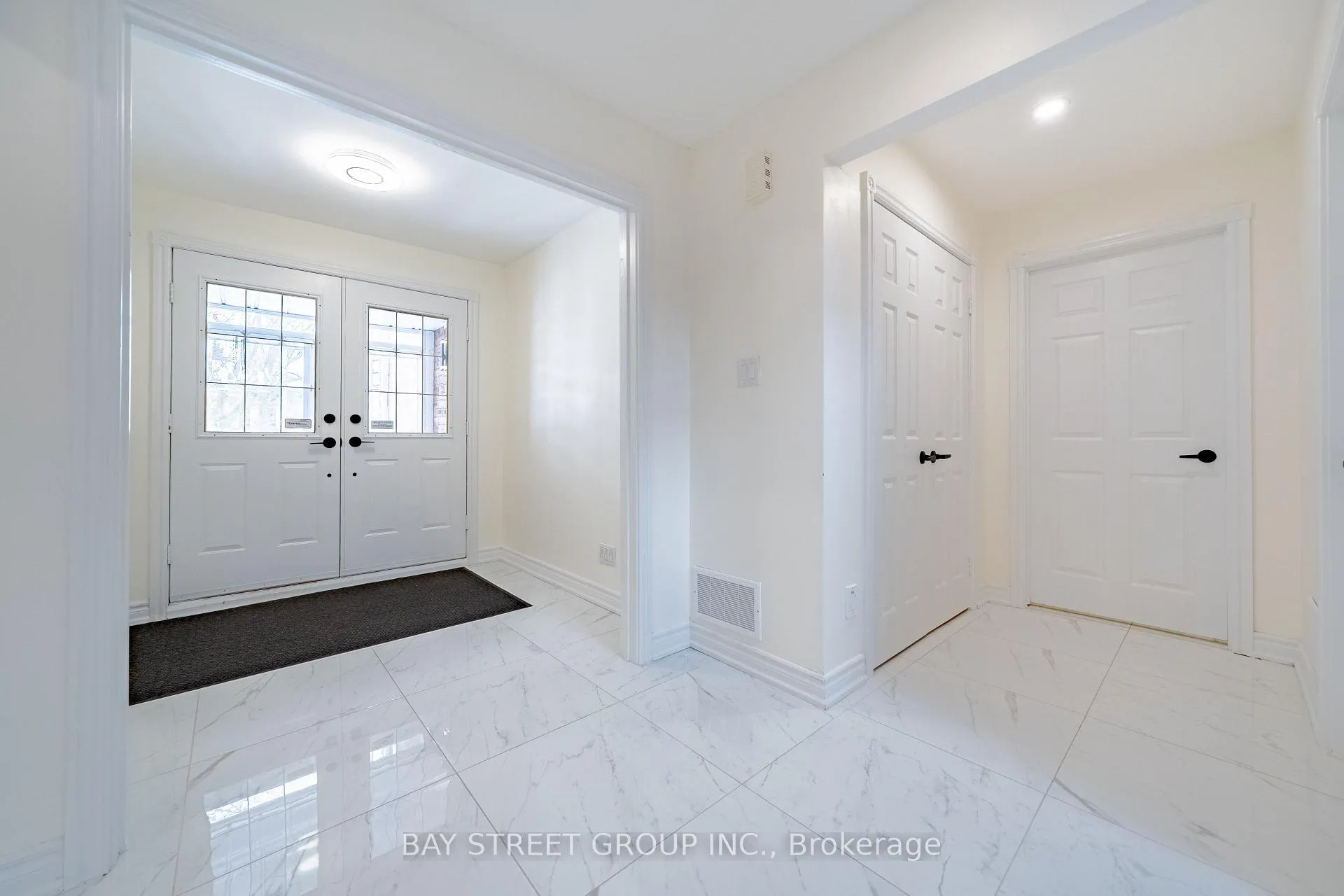Photo 4 of 44 Hollingham Road, Markham, Unionville — HOMEH
