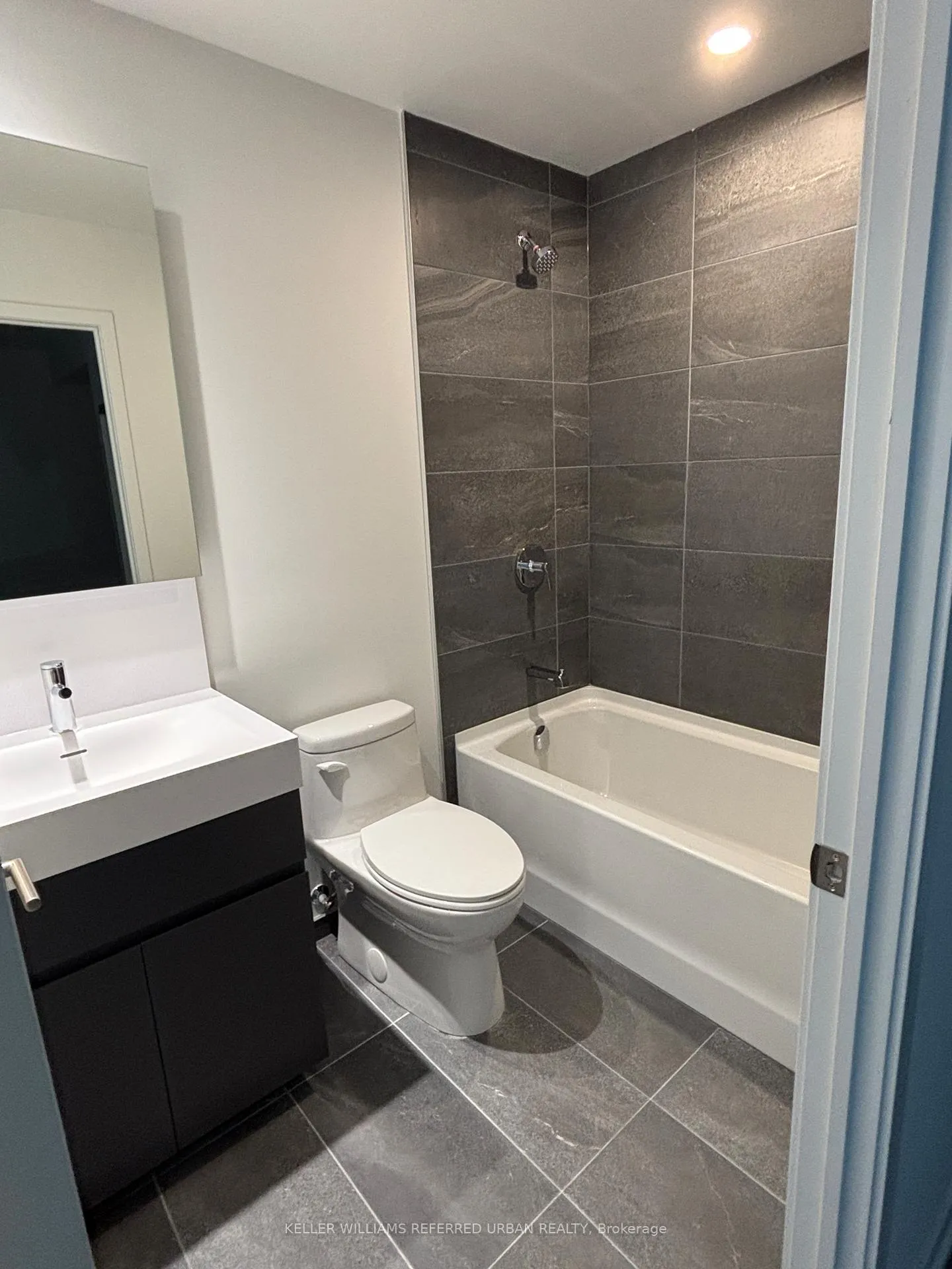 Photo 5 of Unit 1611, 39 Mary Street, Barrie, City Centre — HOMEH
