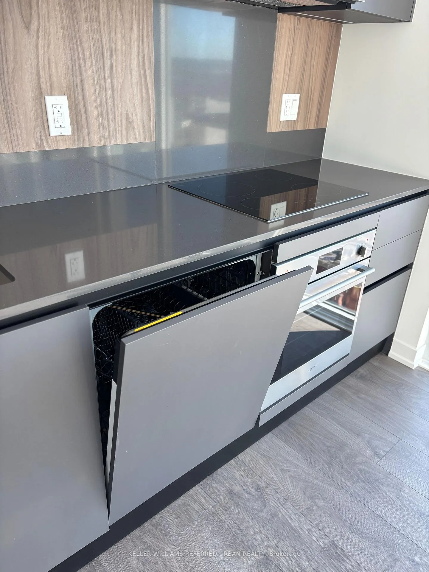 Photo 10 of Unit 1611, 39 Mary Street, Barrie, City Centre — HOMEH