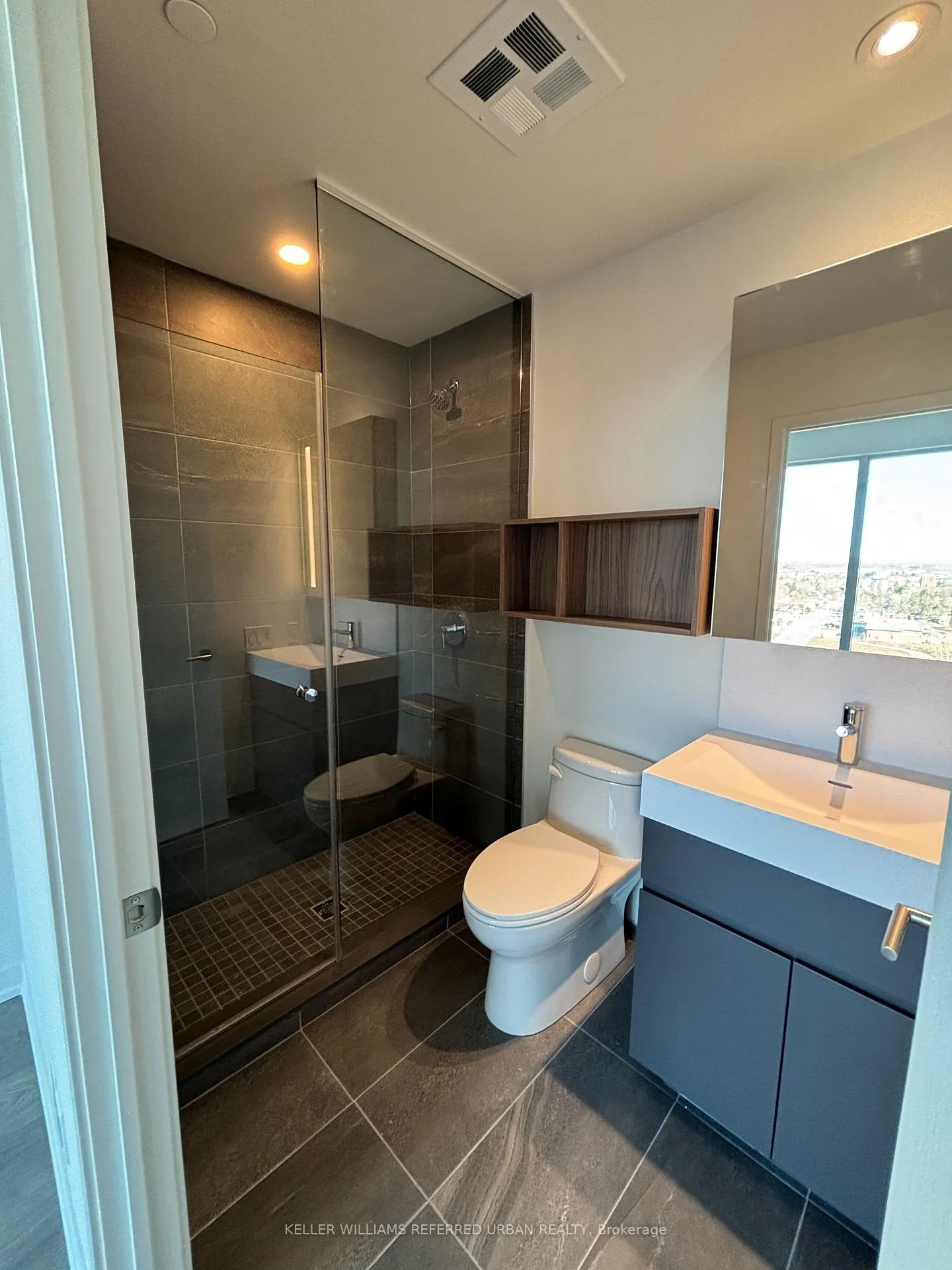 Photo 11 of Unit 1611, 39 Mary Street, Barrie, City Centre — HOMEH