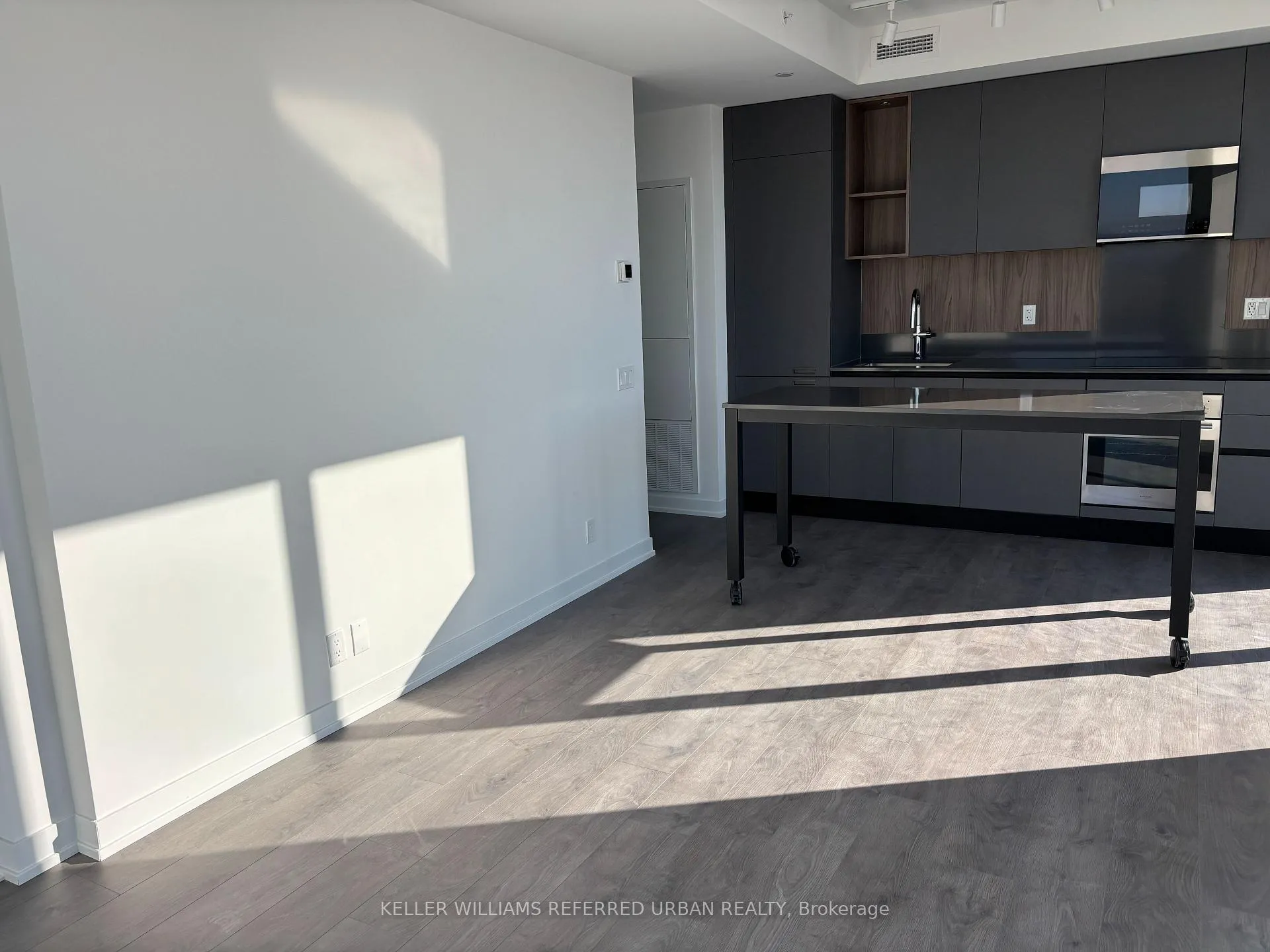 Photo 19 of Unit 1611, 39 Mary Street, Barrie, City Centre — HOMEH