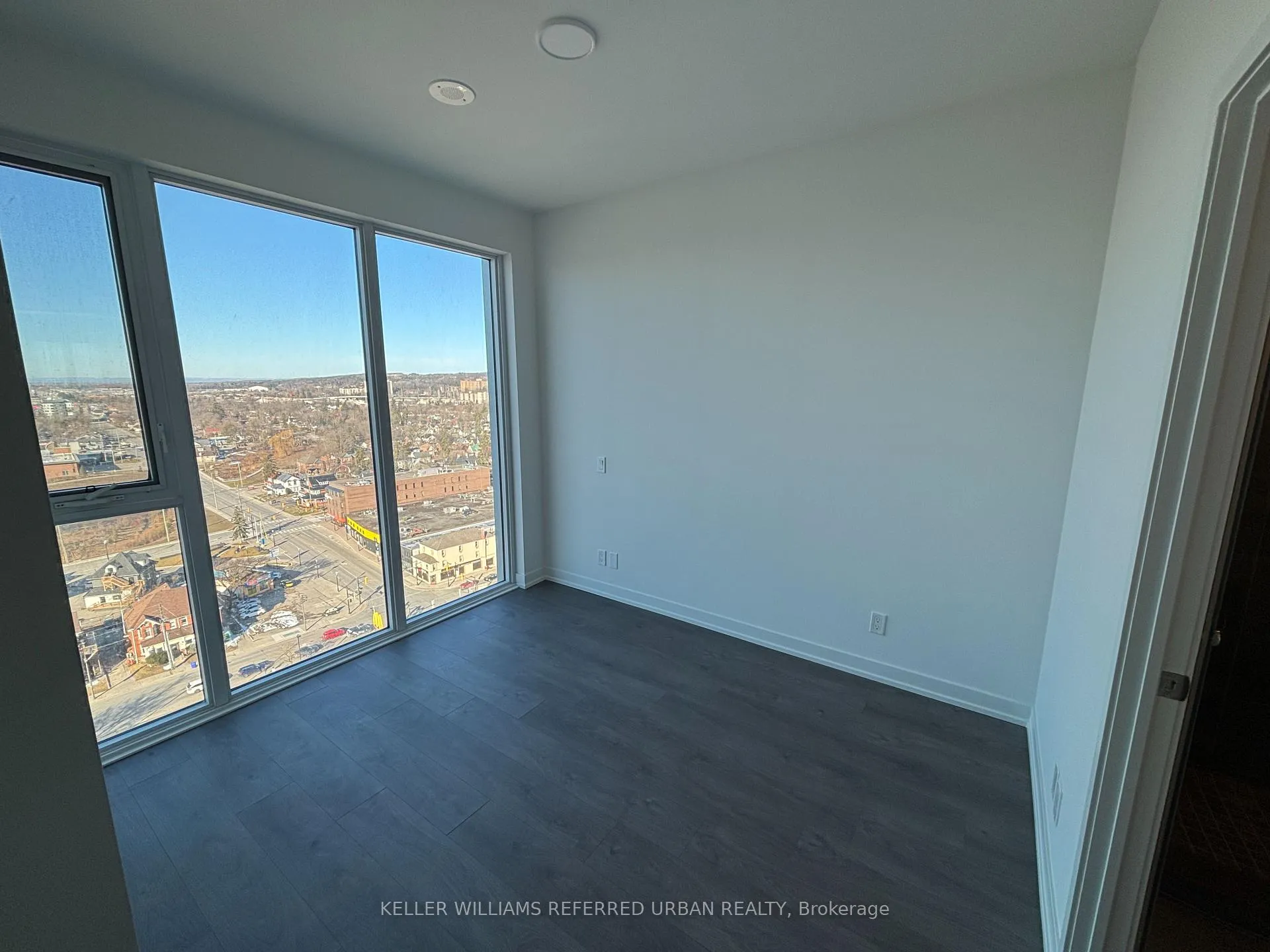 Photo 21 of Unit 1611, 39 Mary Street, Barrie, City Centre — HOMEH