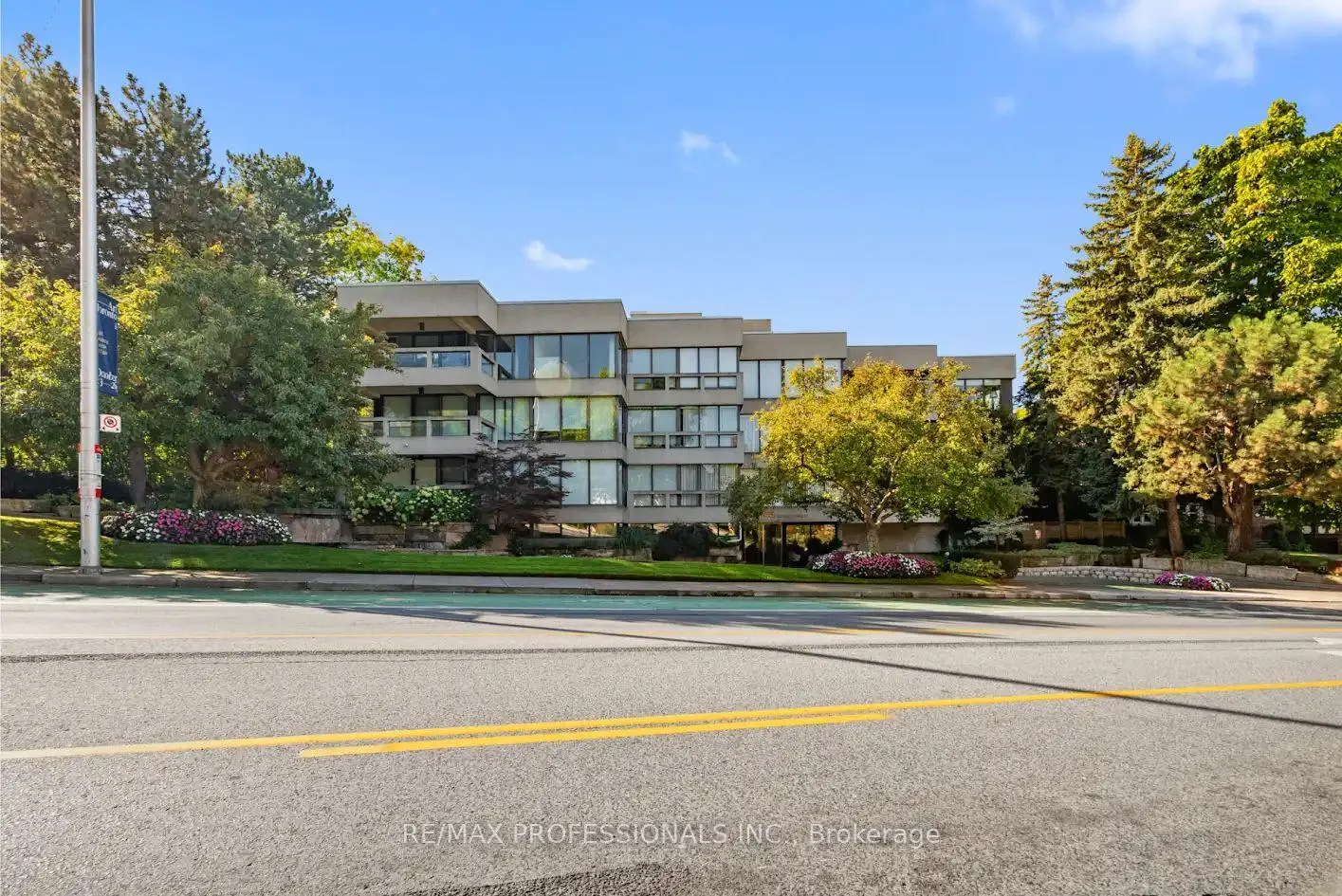 Front of Unit 404, 2545 Bloor Street W
