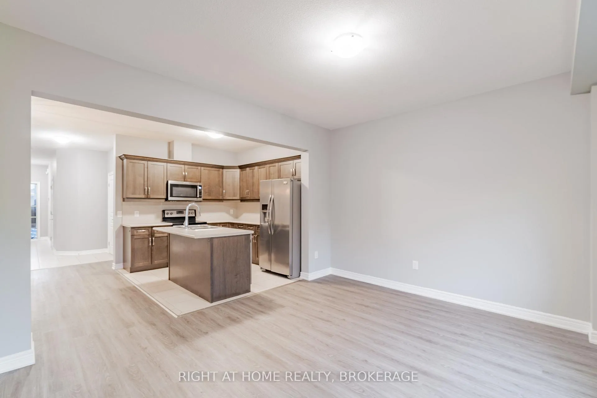 Photo 6 of 9513 Tallgrass Avenue, Niagara Falls, Lyons Creek — HOMEH