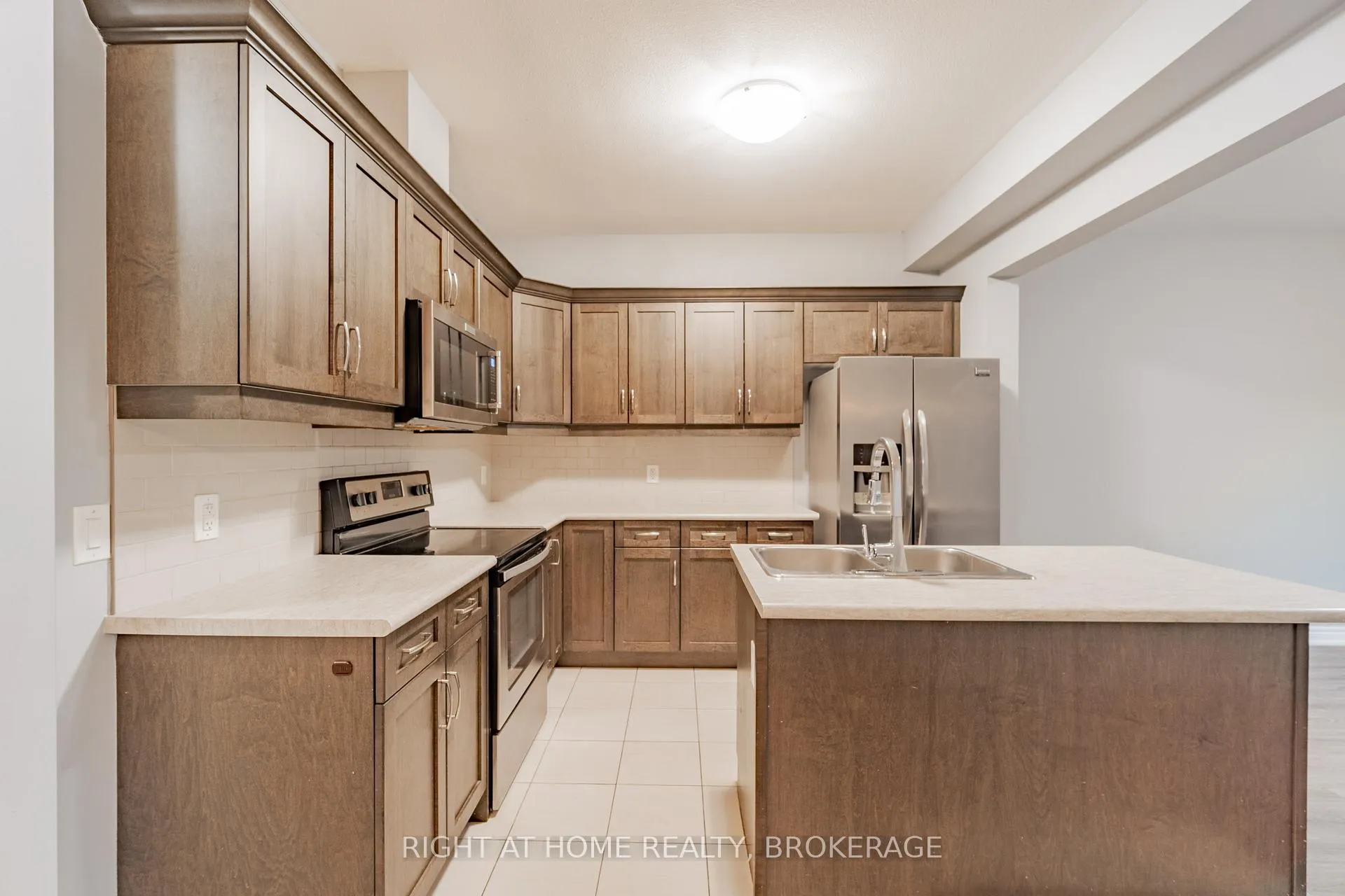 Photo 7 of 9513 Tallgrass Avenue, Niagara Falls, Lyons Creek — HOMEH