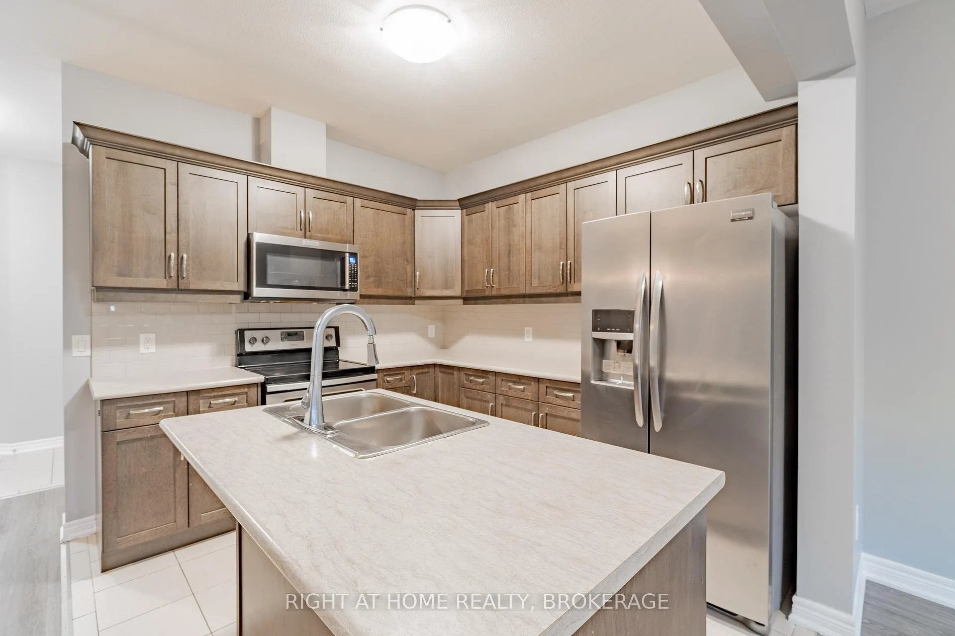 Photo 8 of 9513 Tallgrass Avenue, Niagara Falls, Lyons Creek — HOMEH