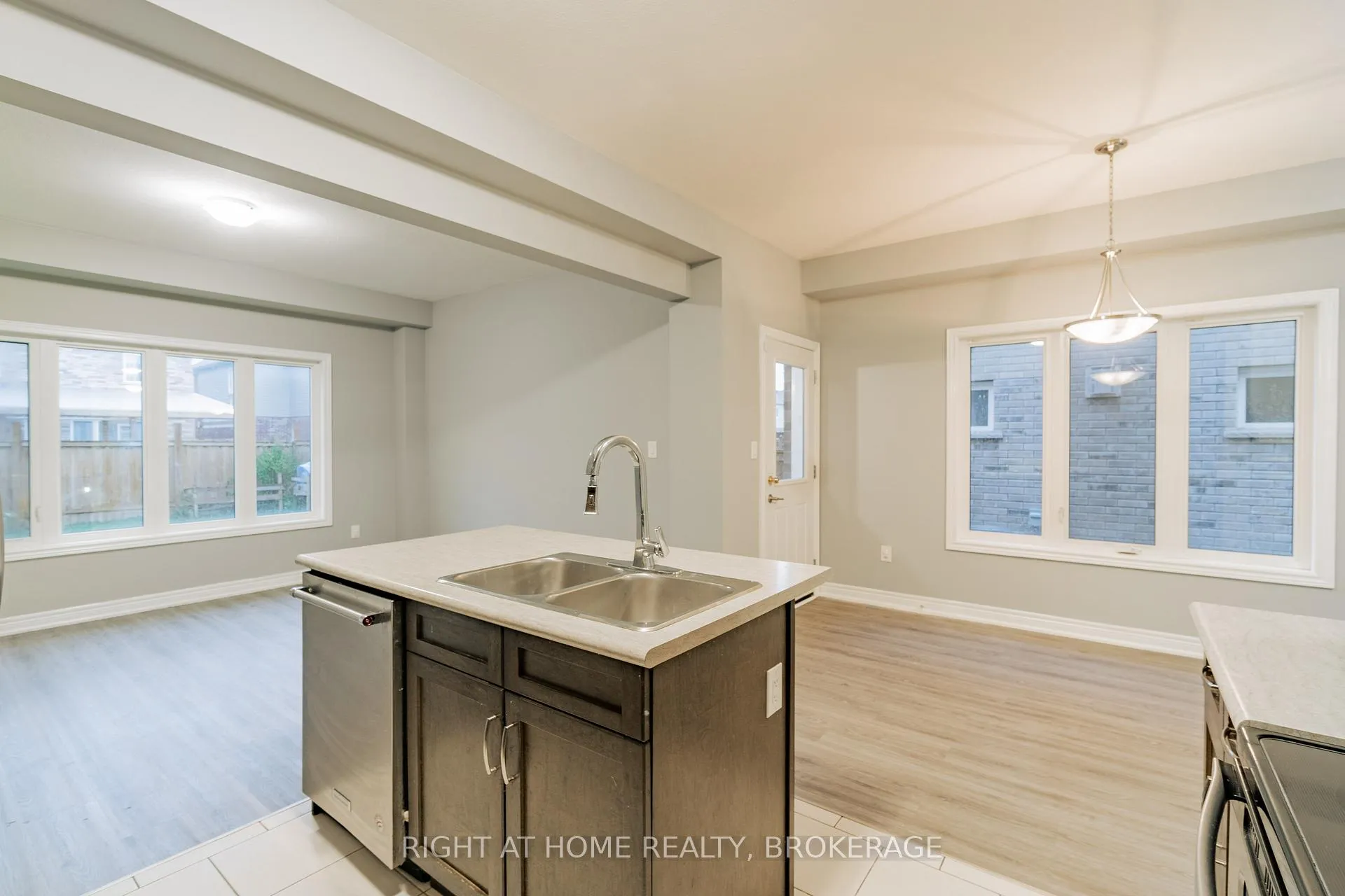 Photo 9 of 9513 Tallgrass Avenue, Niagara Falls, Lyons Creek — HOMEH