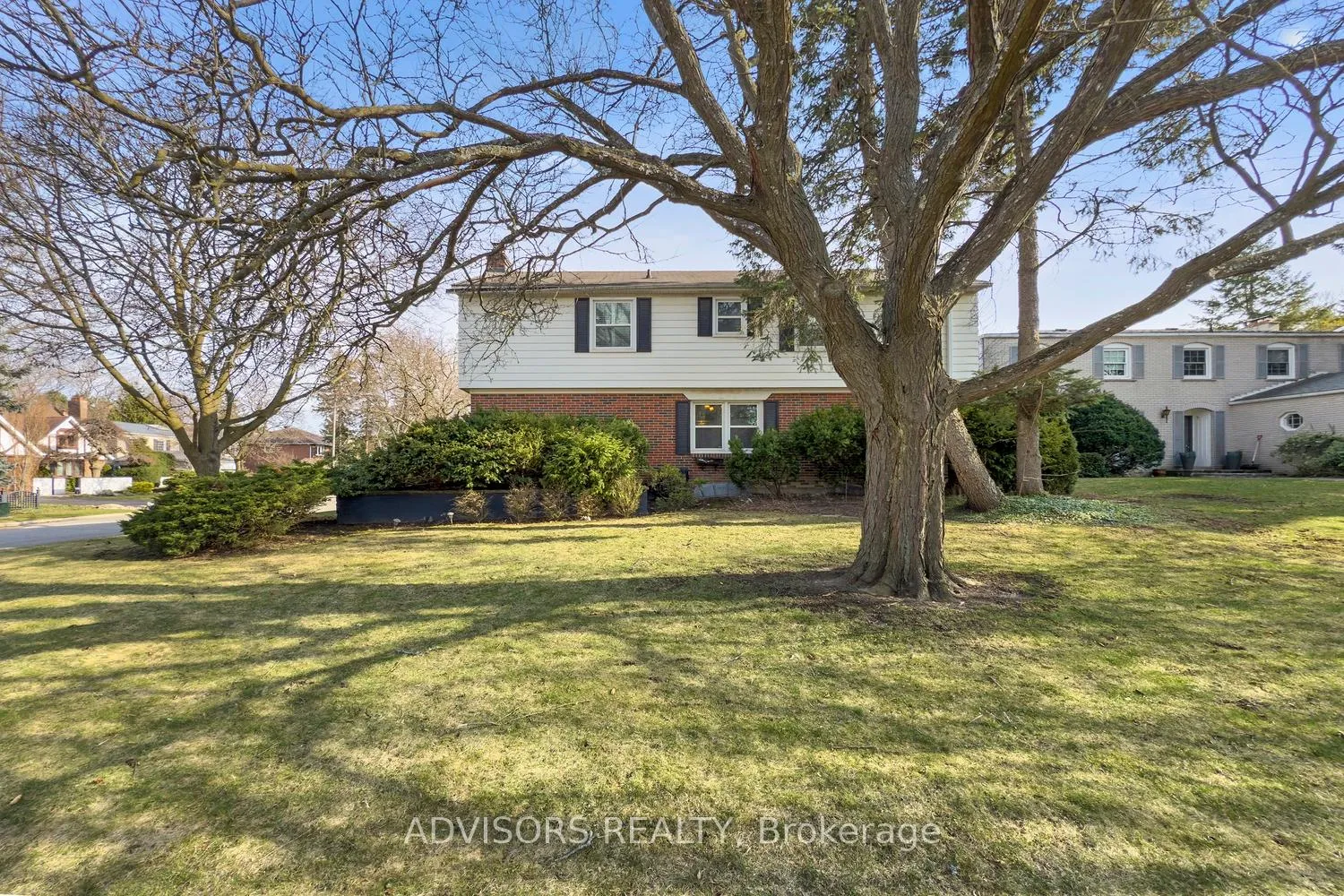 Photo 2 of 15 Alcaine Court, Markham, Thornhill — HOMEH