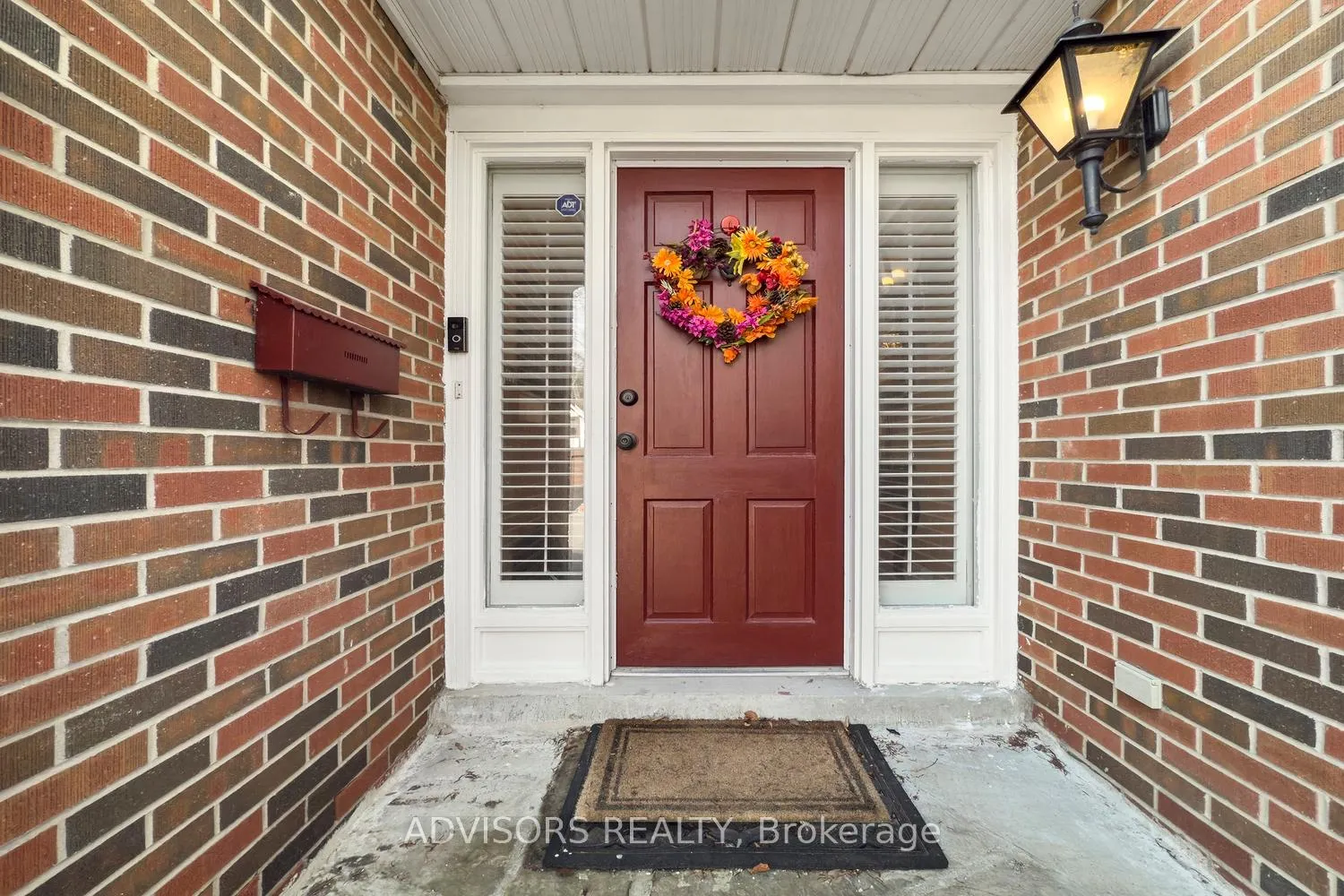 Photo 4 of 15 Alcaine Court, Markham, Thornhill — HOMEH