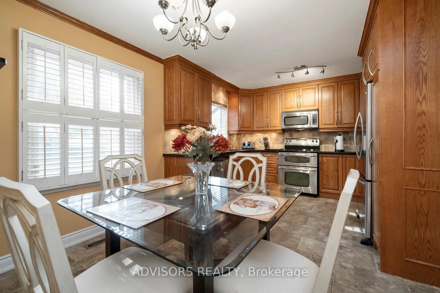 Photo 8 of 15 Alcaine Court, Markham, Thornhill — HOMEH