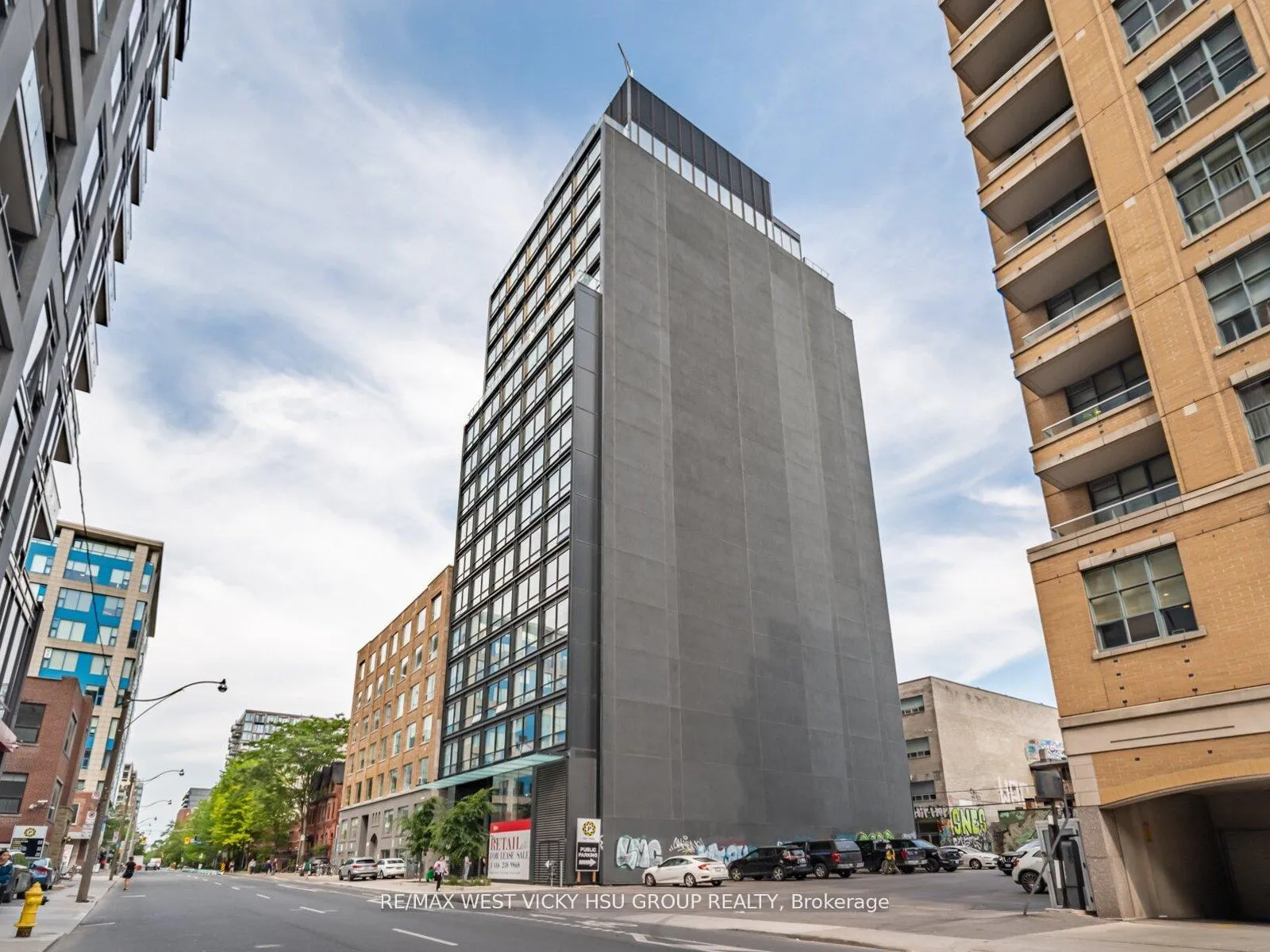 Front of Unit 706, 458 Richmond Street W