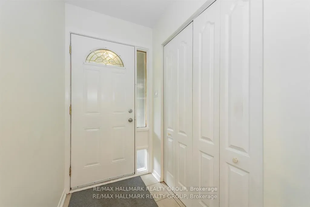 Photo 3 of 9 Newbury Avenue, Ottawa, Borden Farm/Stewart Farm/Carleton Heights/Parkwood Hills — HOMEH