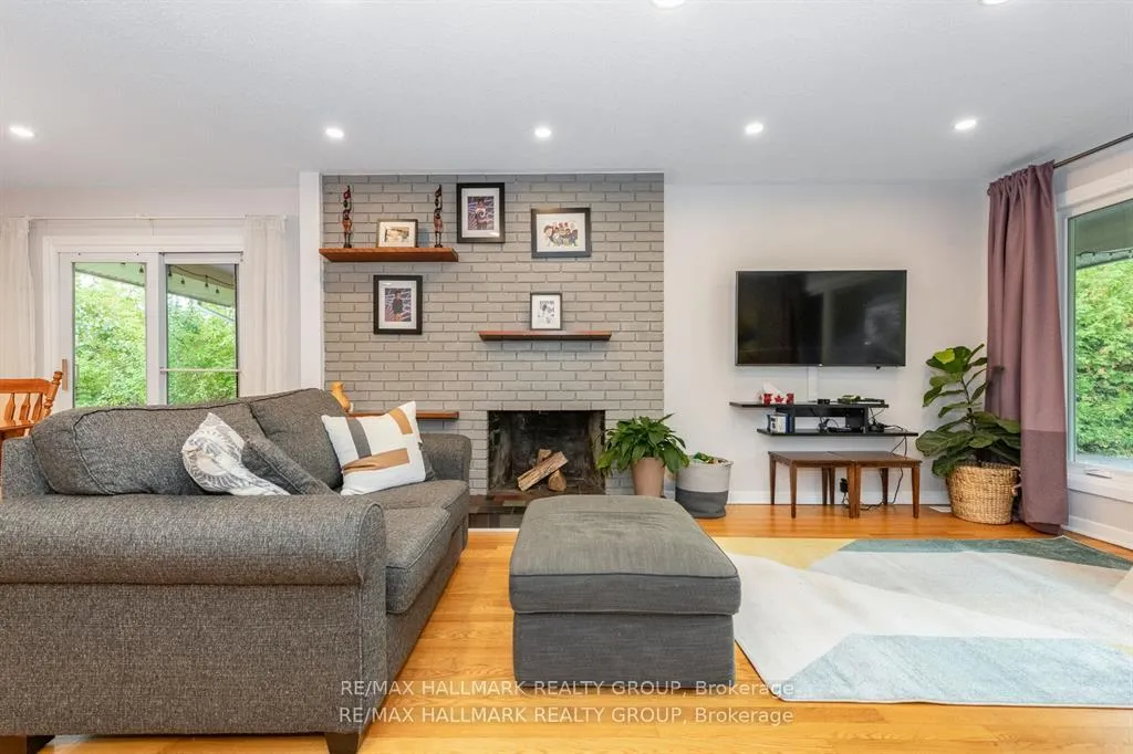 Photo 4 of 9 Newbury Avenue, Ottawa, Borden Farm/Stewart Farm/Carleton Heights/Parkwood Hills — HOMEH