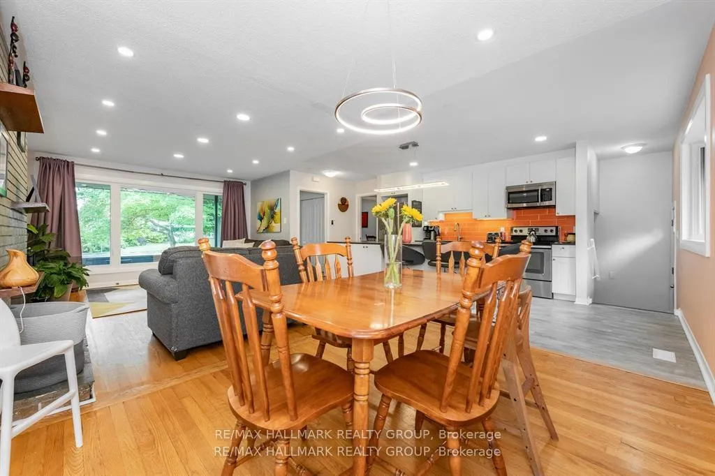 Photo 15 of 9 Newbury Avenue, Ottawa, Borden Farm/Stewart Farm/Carleton Heights/Parkwood Hills — HOMEH