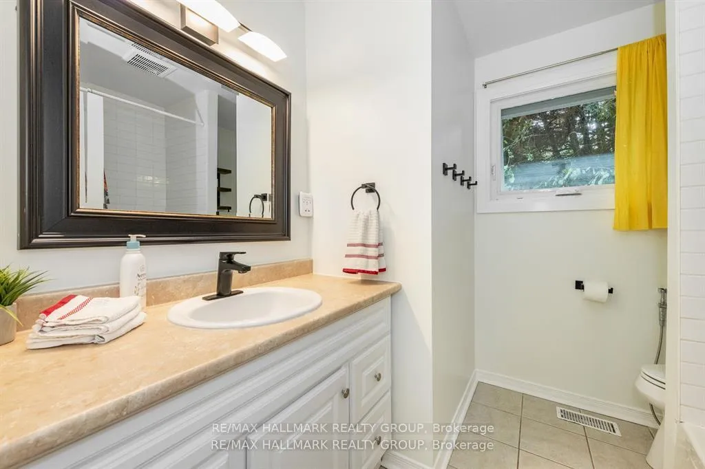 Photo 19 of 9 Newbury Avenue, Ottawa, Borden Farm/Stewart Farm/Carleton Heights/Parkwood Hills — HOMEH