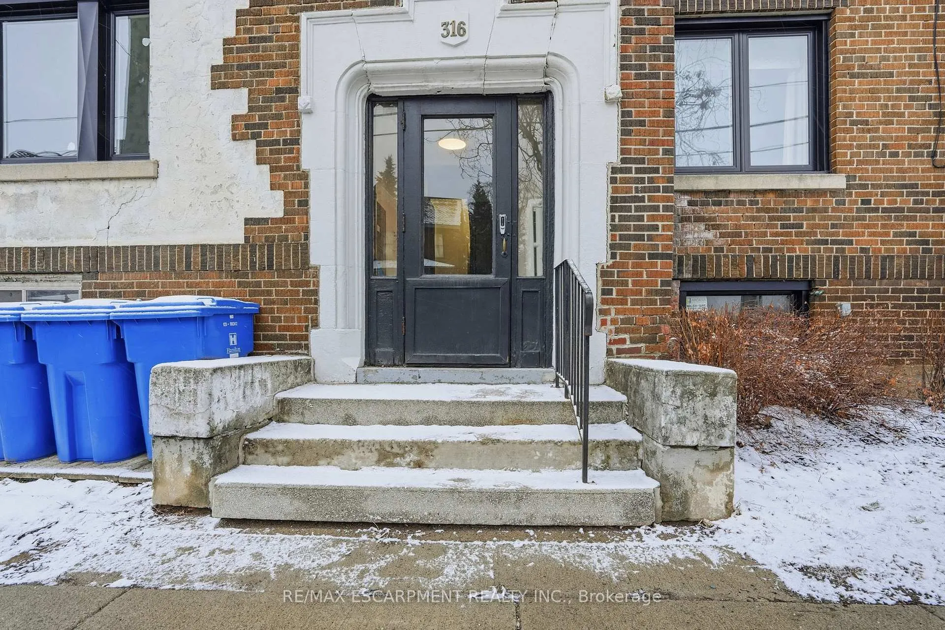 Photo 5 of Unit 8, 316 Aberdeen Avenue, Hamilton, Kirkendall — HOMEH
