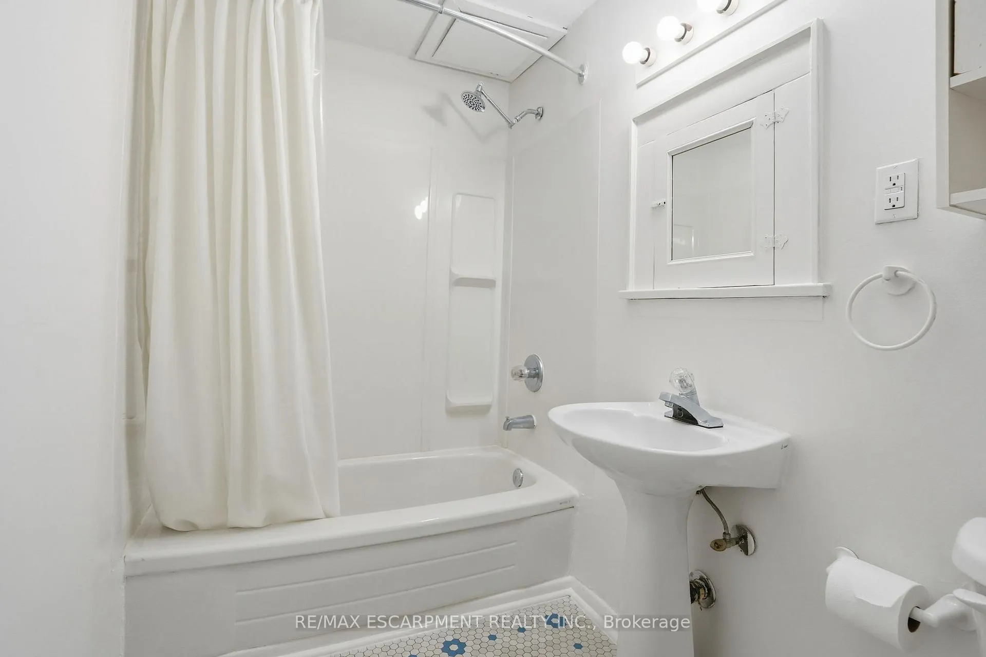 Photo 20 of Unit 8, 316 Aberdeen Avenue, Hamilton, Kirkendall — HOMEH