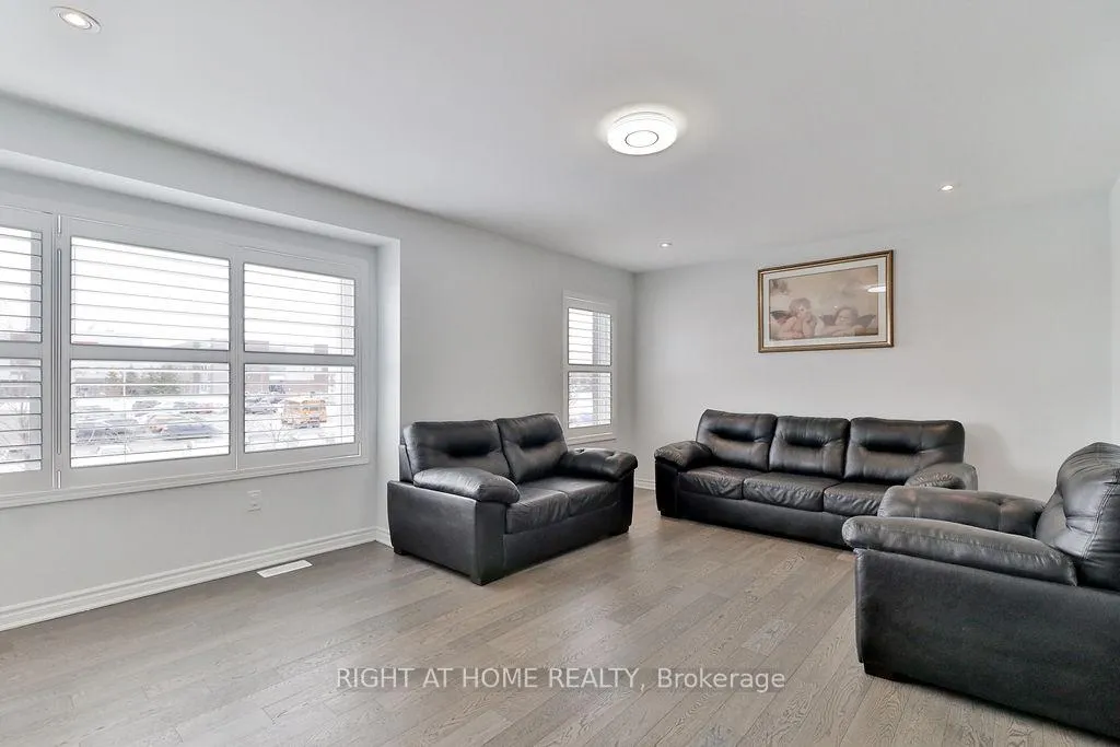 Photo 16 of Unit 6, 1125 Leger Way, Milton, Ford — HOMEH