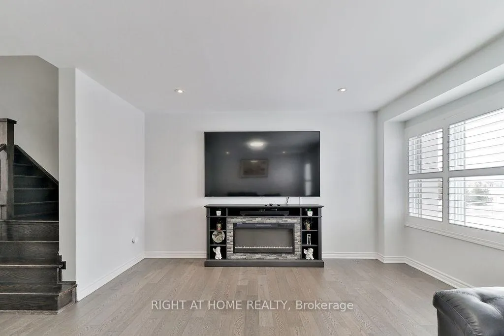 Photo 18 of Unit 6, 1125 Leger Way, Milton, Ford — HOMEH