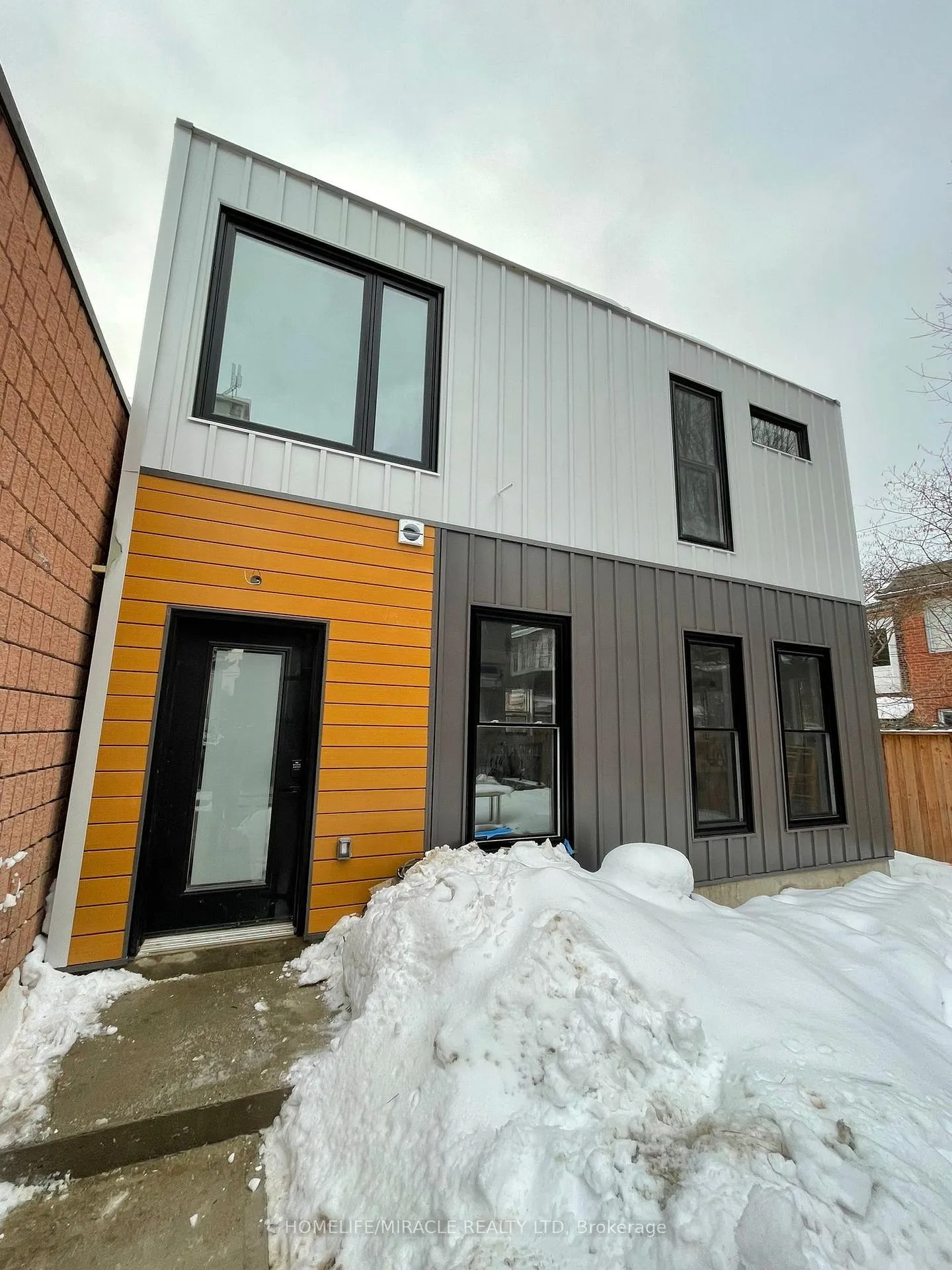 Front of Unit Laneway, 679 Dovercourt Road
