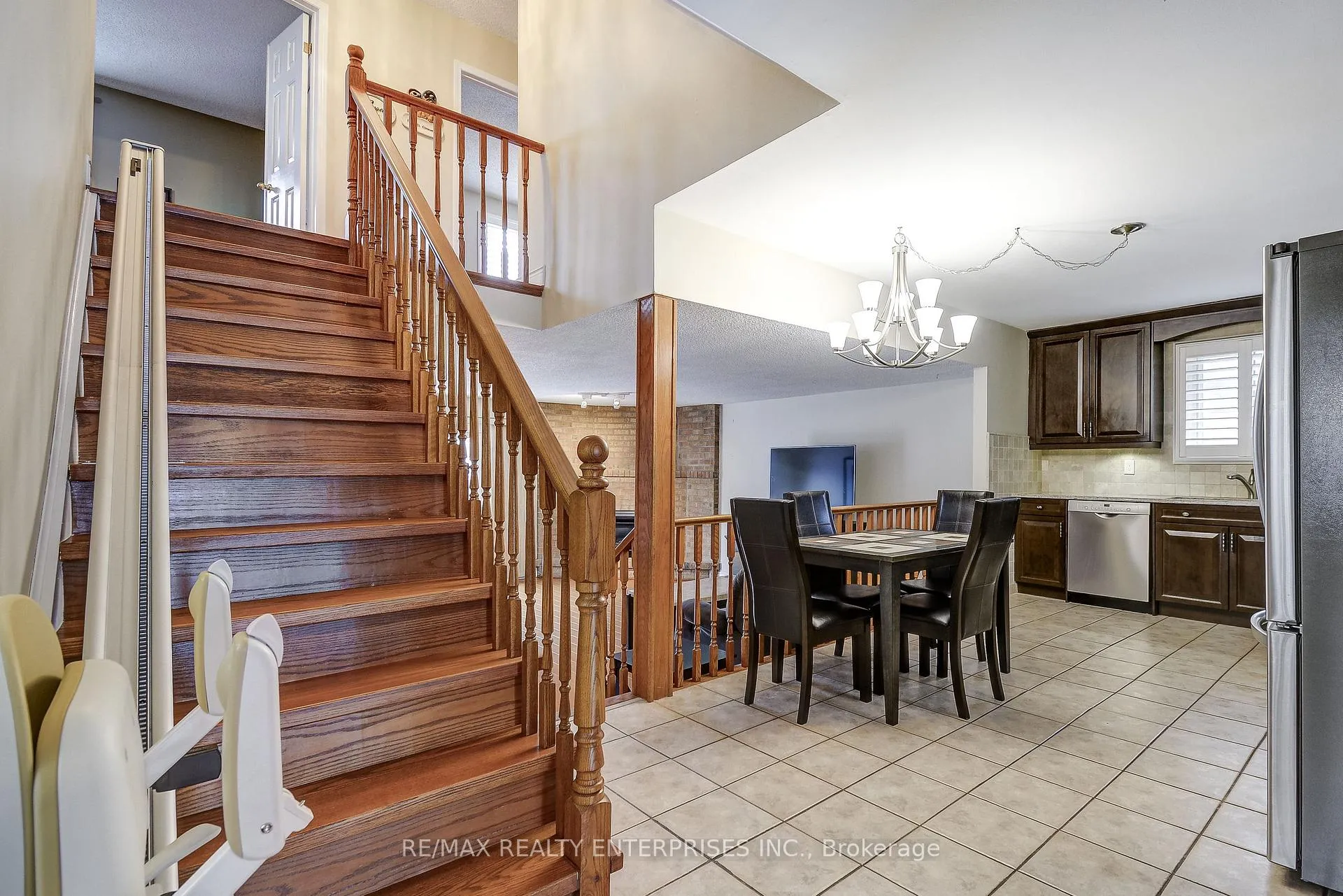 Photo 11 of 2194 Donald Road, Burlington, Headon — HOMEH