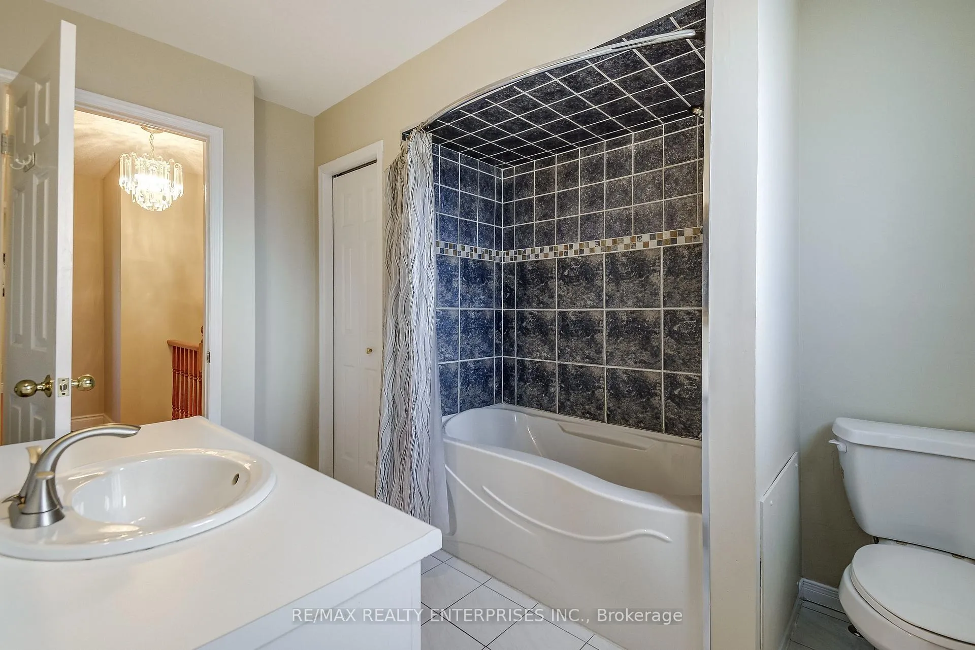 Photo 32 of 2194 Donald Road, Burlington, Headon — HOMEH