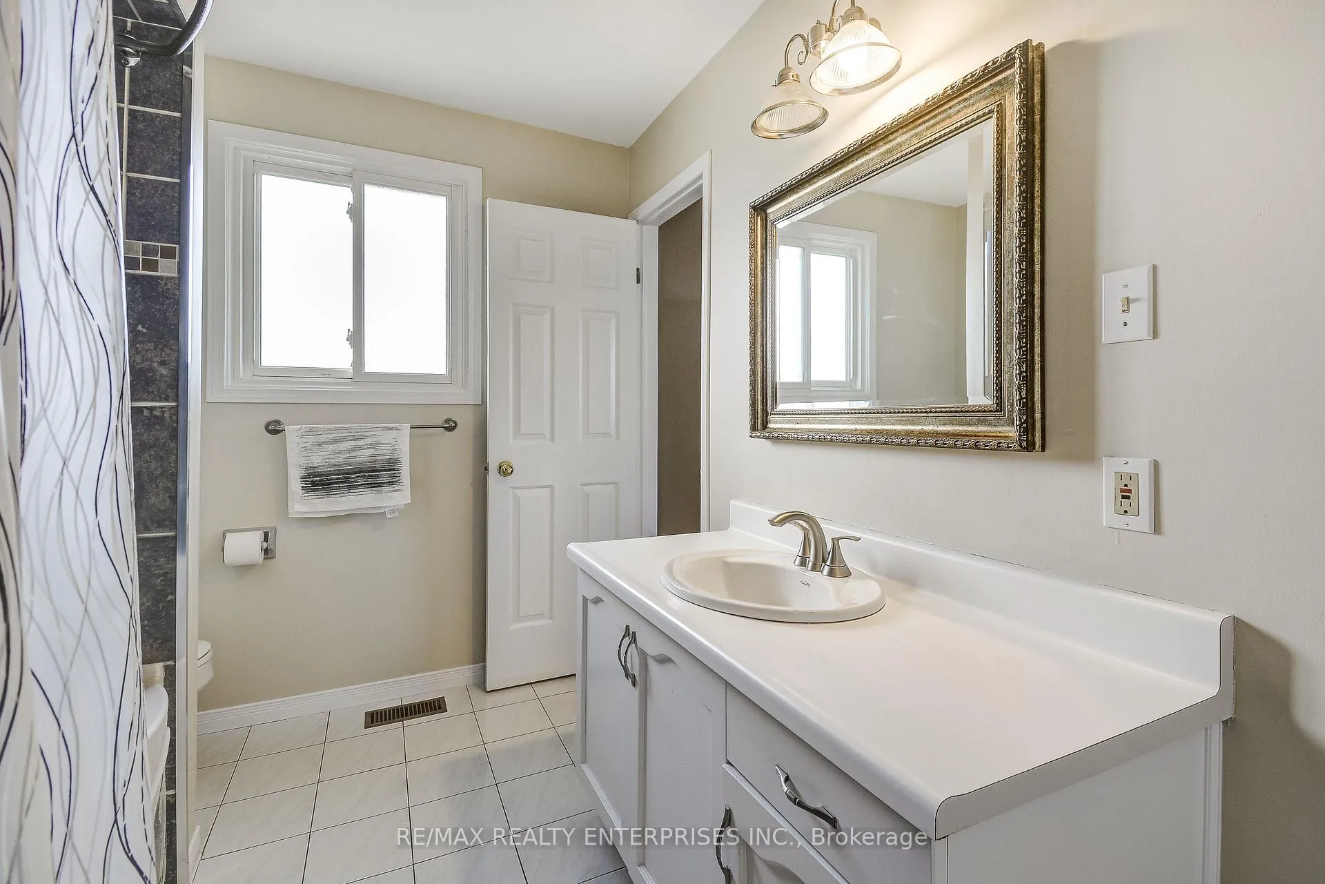 Photo 33 of 2194 Donald Road, Burlington, Headon — HOMEH