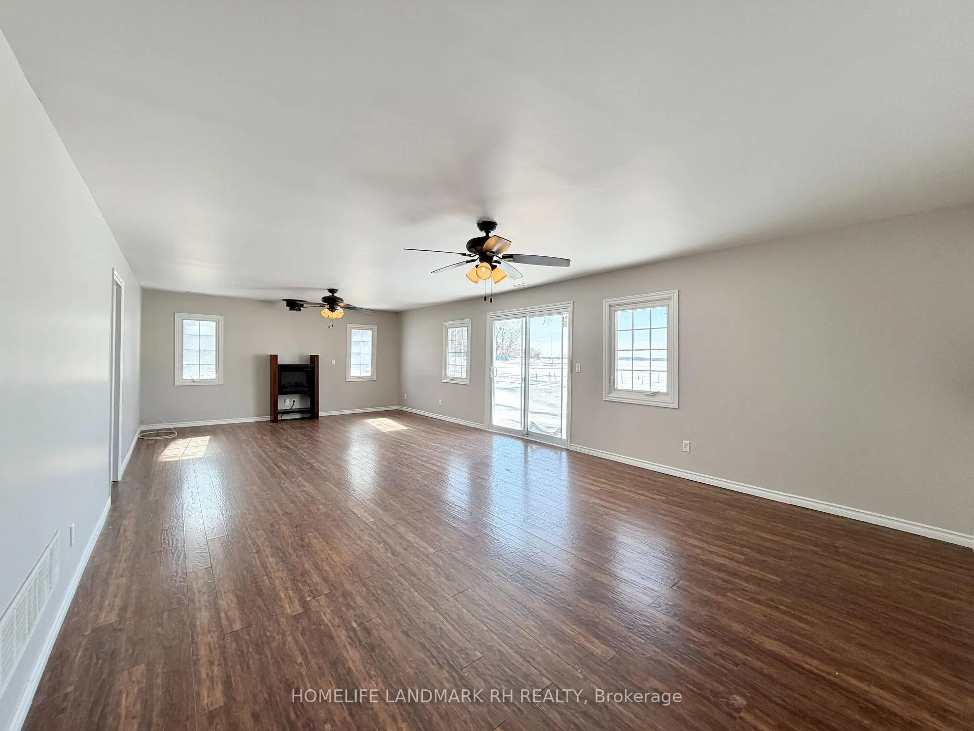 Photo 12 of 586 Lake Drive S, Georgina, Keswick South — HOMEH