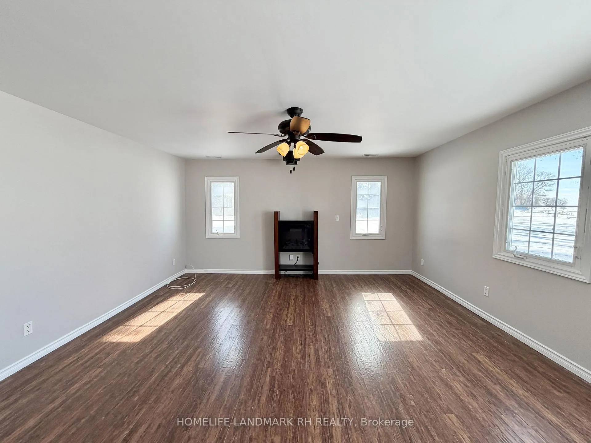 Photo 13 of 586 Lake Drive S, Georgina, Keswick South — HOMEH