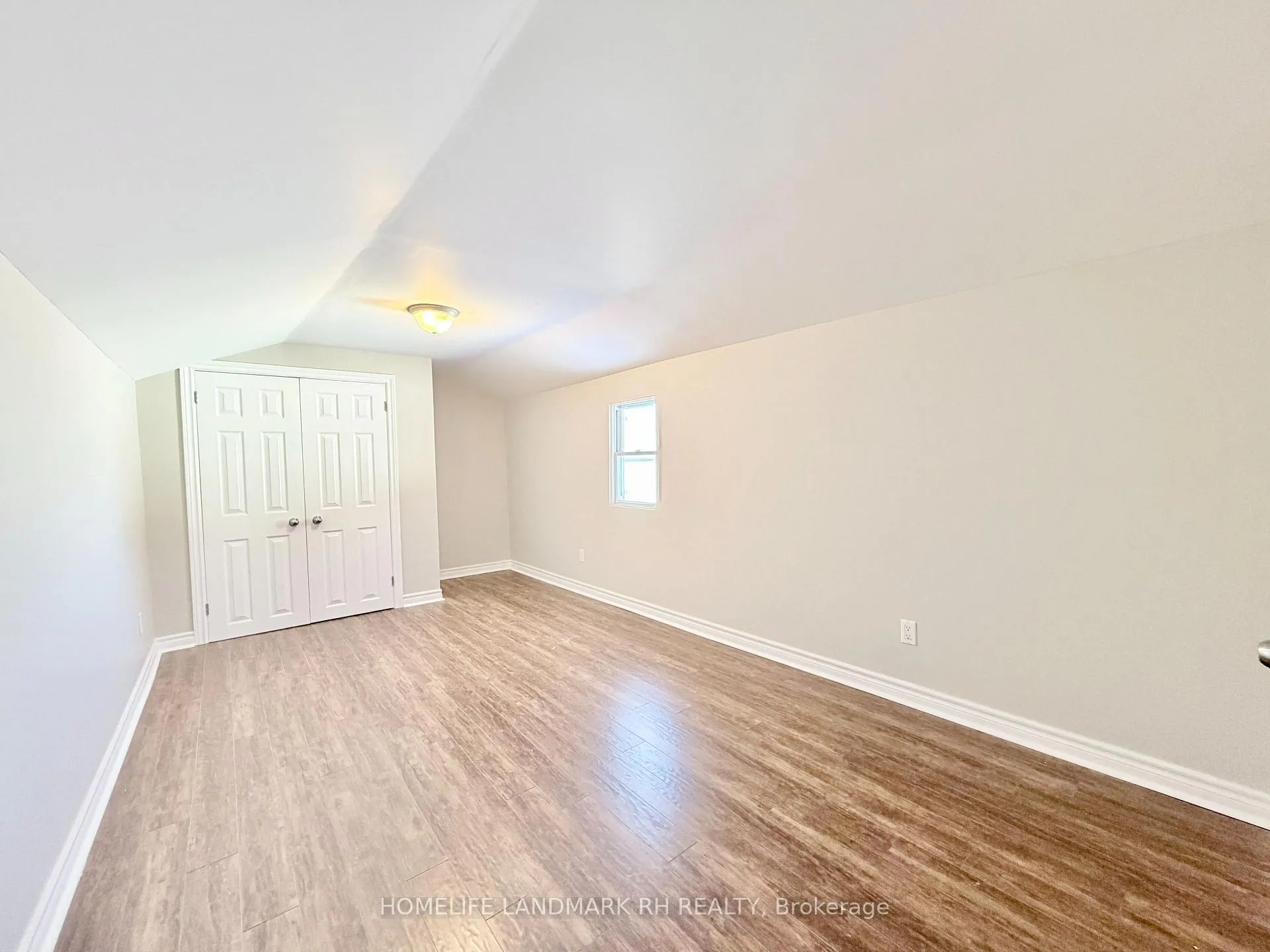 Photo 18 of 586 Lake Drive S, Georgina, Keswick South — HOMEH