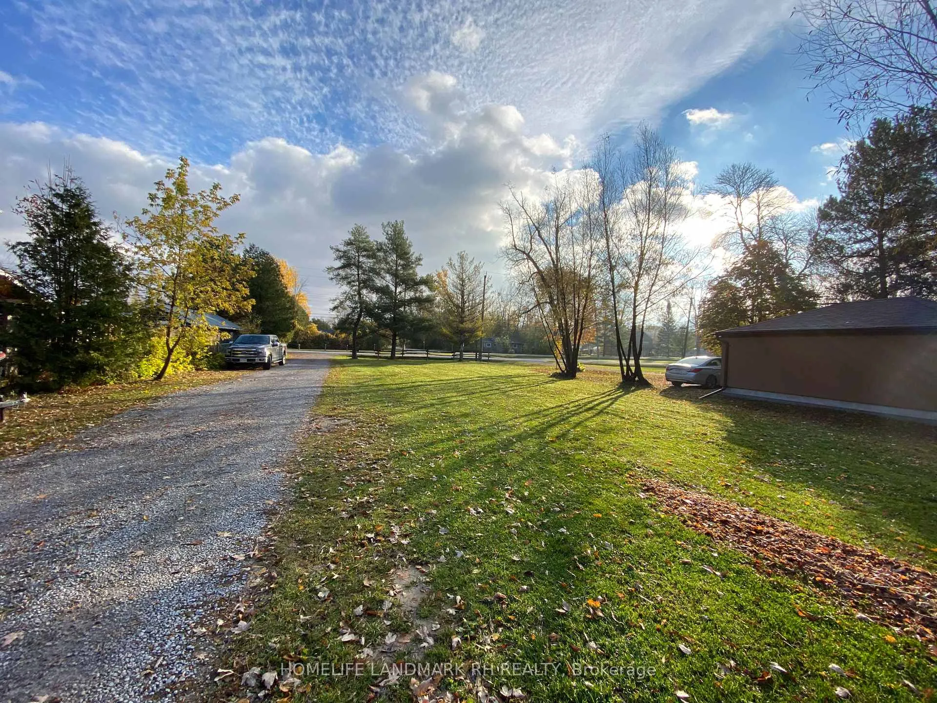 Photo 23 of 586 Lake Drive S, Georgina, Keswick South — HOMEH