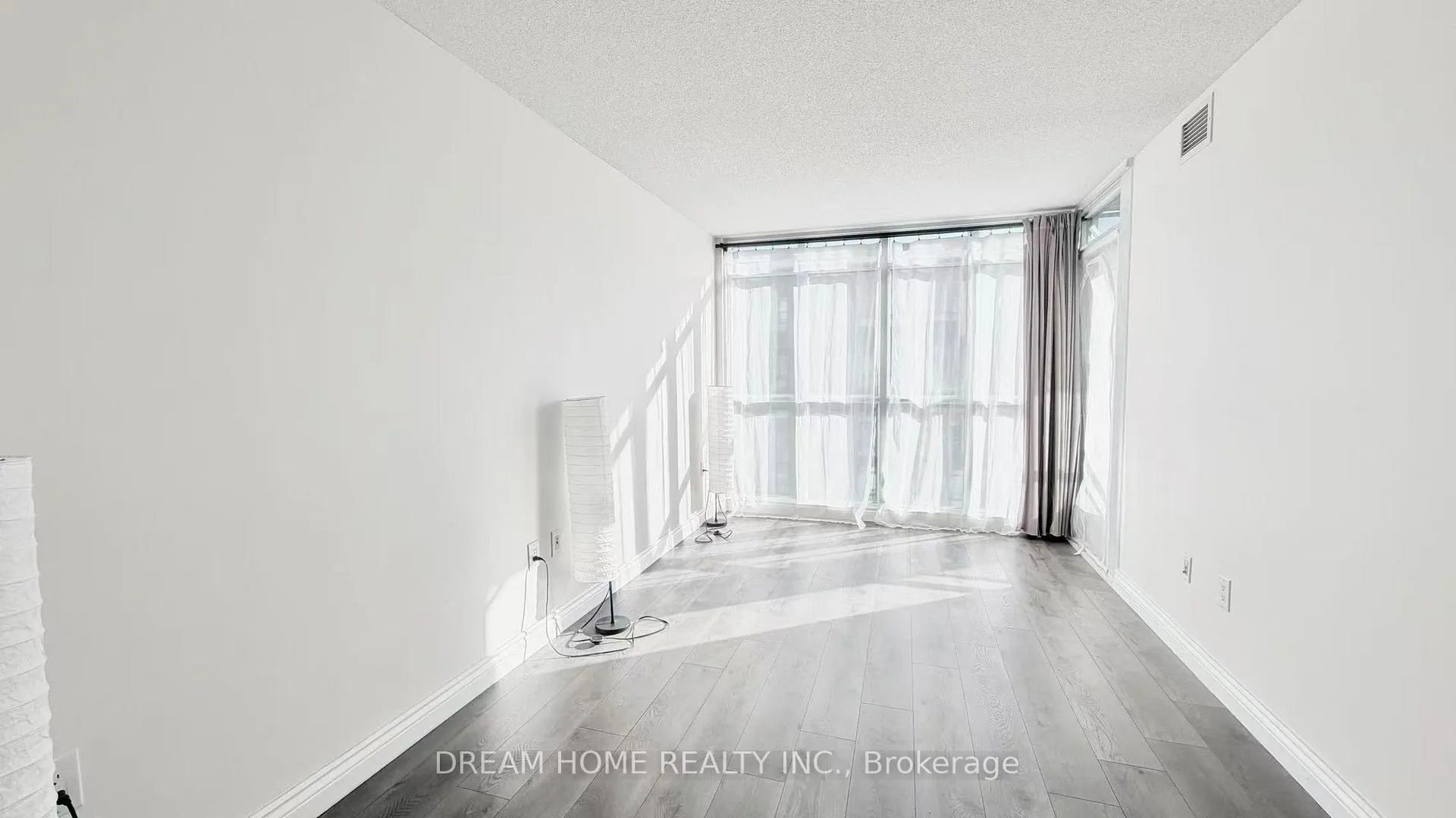 Photo 5 of Unit 935, 15 Iceboat Terrace, Toronto, Waterfront Communities — HOMEH