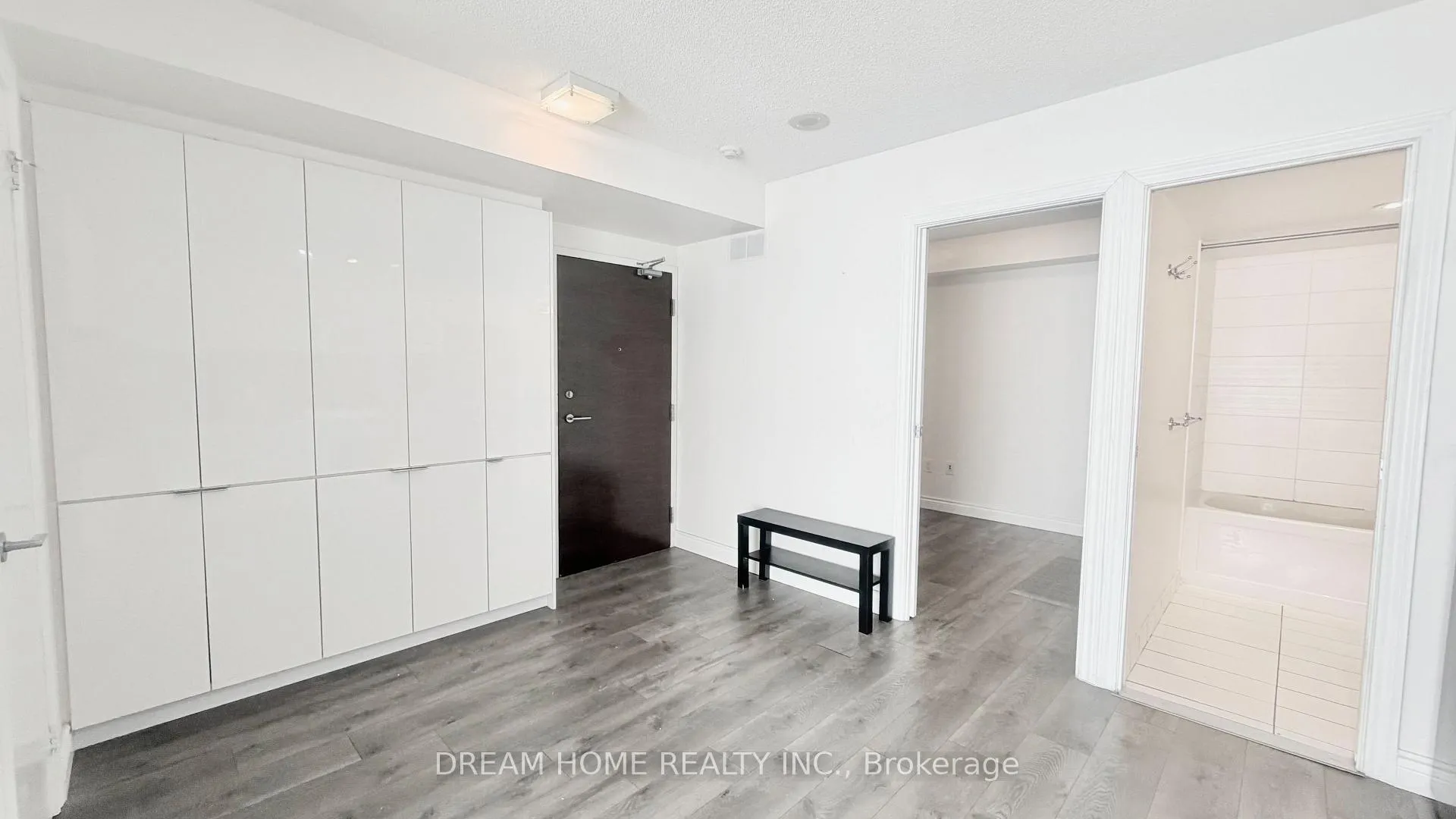 Photo 6 of Unit 935, 15 Iceboat Terrace, Toronto, Waterfront Communities — HOMEH