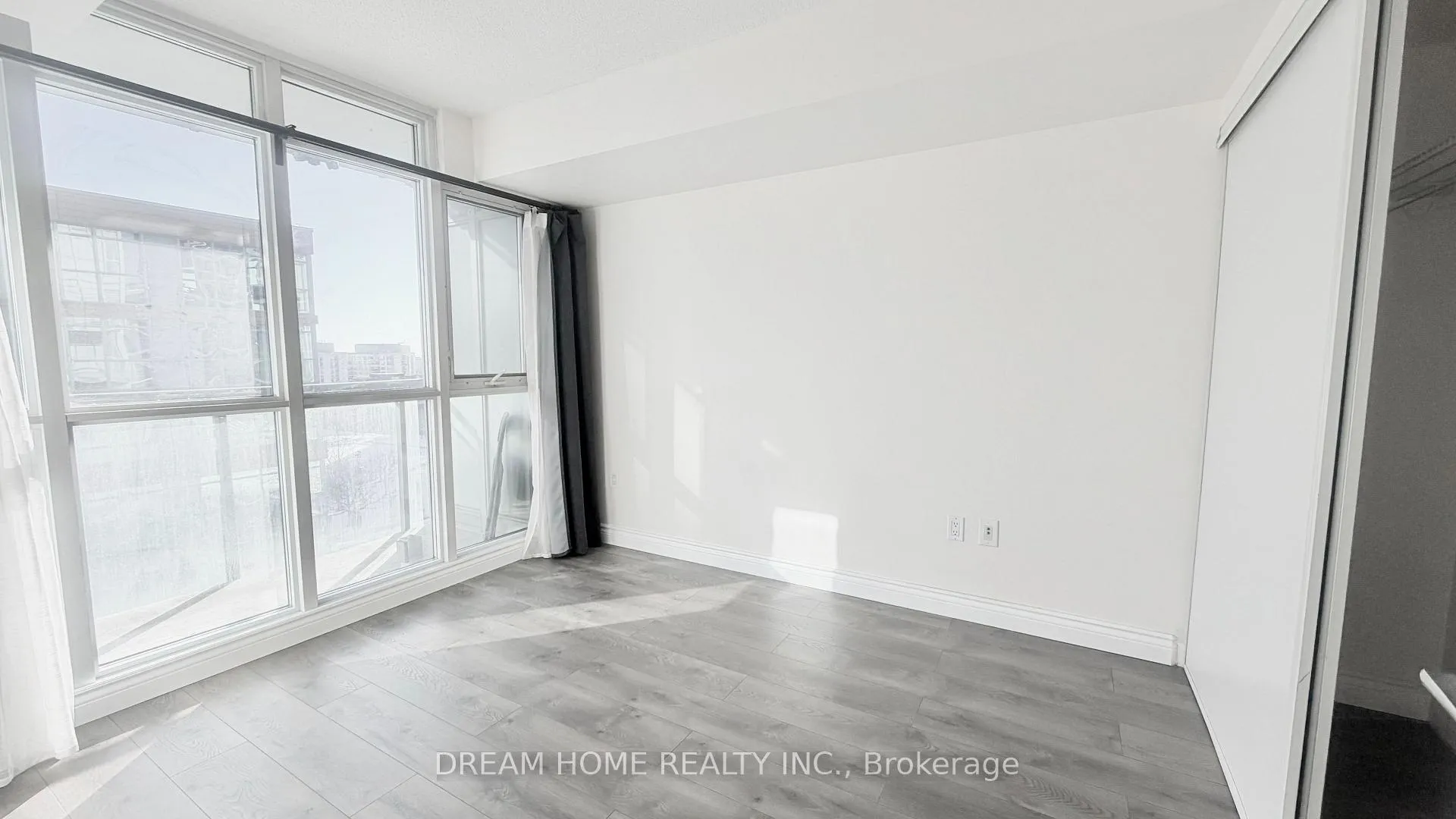 Photo 7 of Unit 935, 15 Iceboat Terrace, Toronto, Waterfront Communities — HOMEH