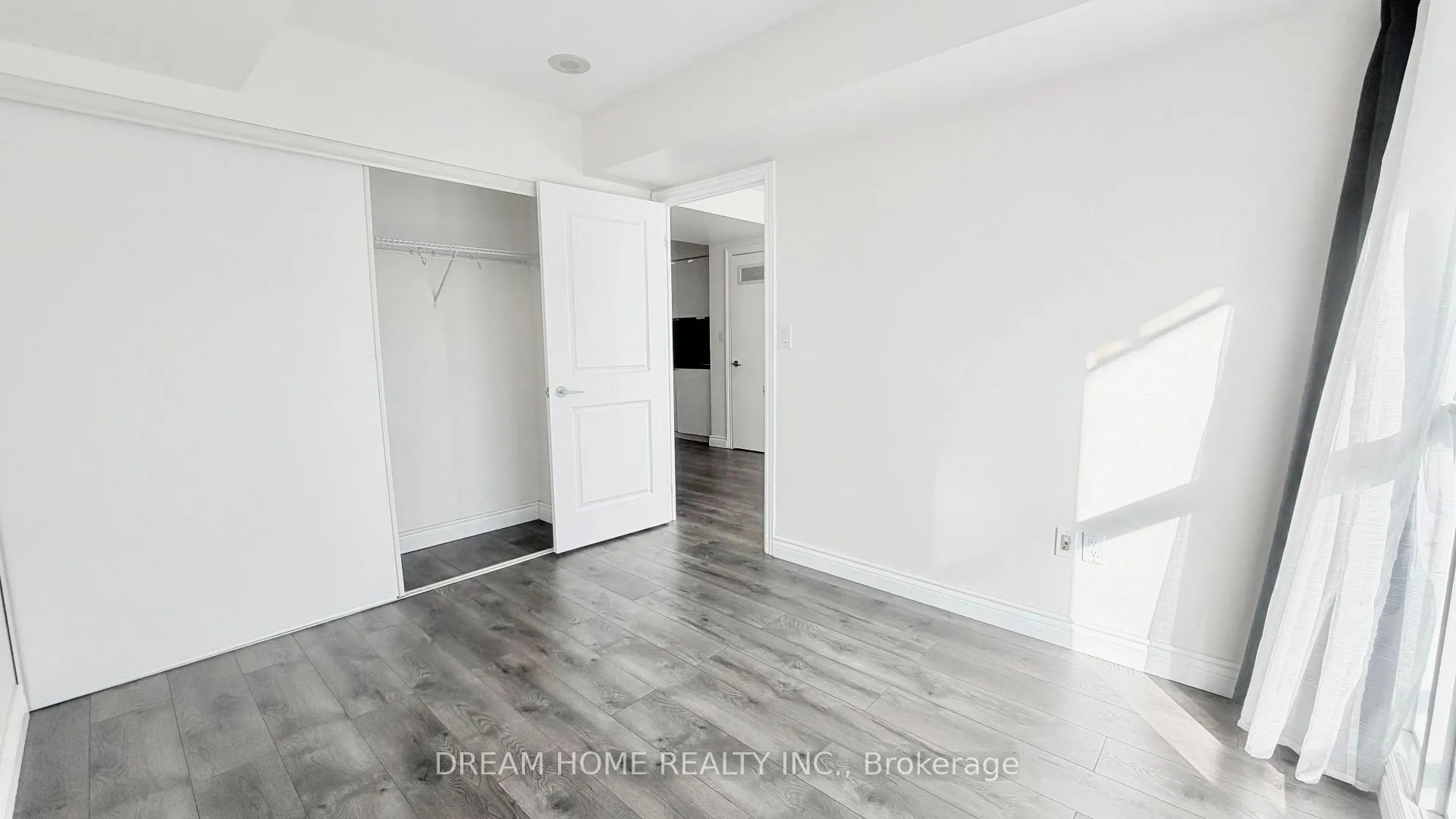 Photo 8 of Unit 935, 15 Iceboat Terrace, Toronto, Waterfront Communities — HOMEH