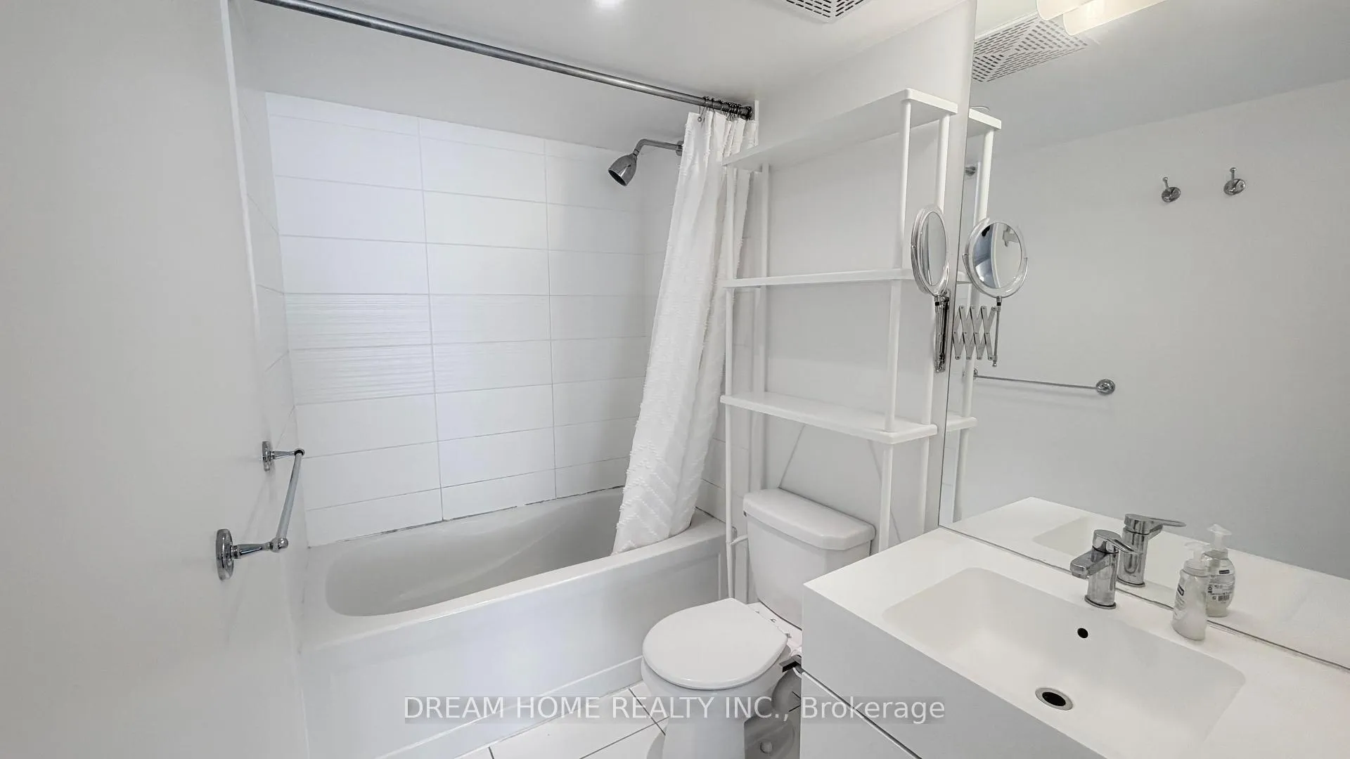 Photo 9 of Unit 935, 15 Iceboat Terrace, Toronto, Waterfront Communities — HOMEH