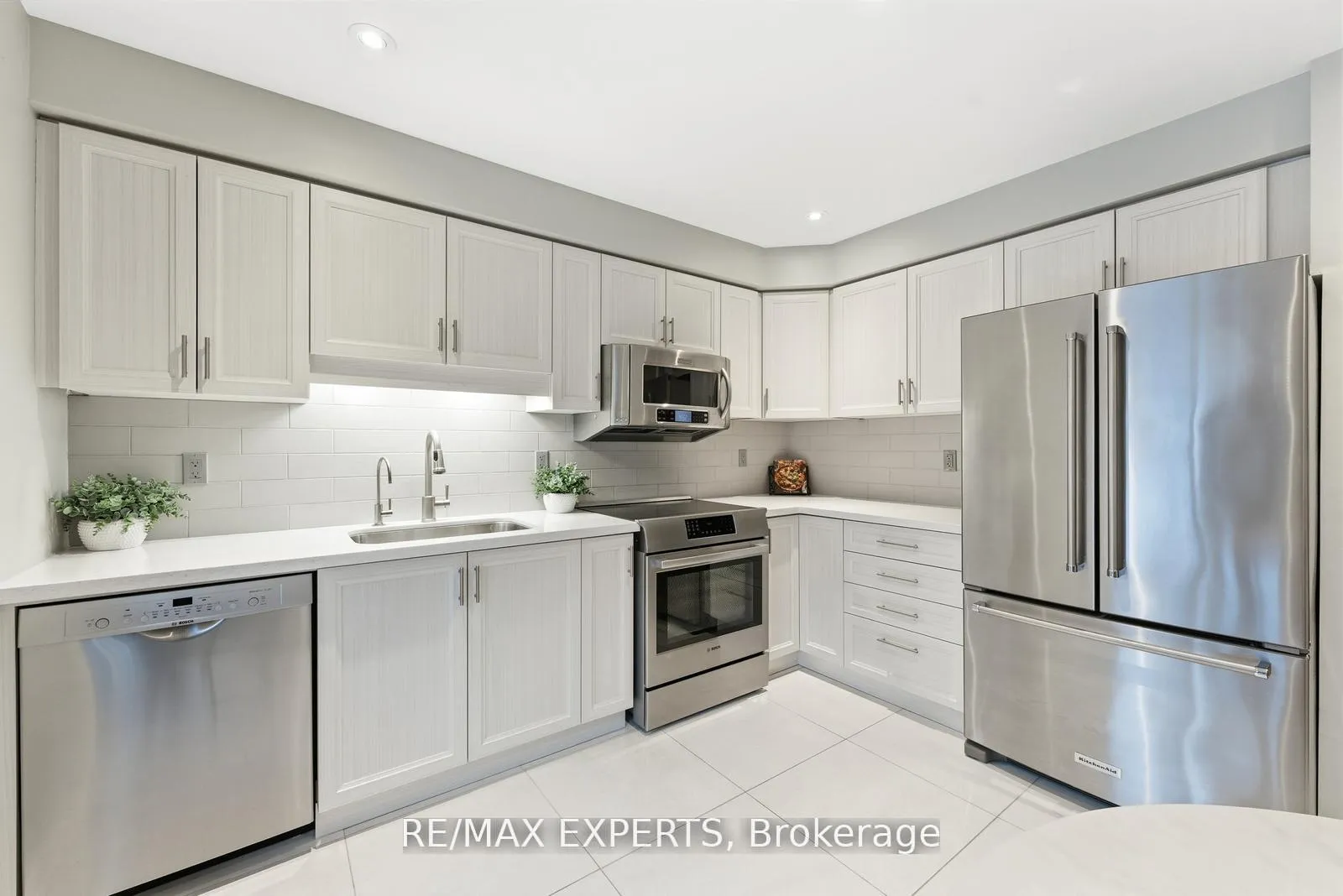 Photo 14 of 75 Delattaye Avenue, Aurora, Bayview Northeast — HOMEH