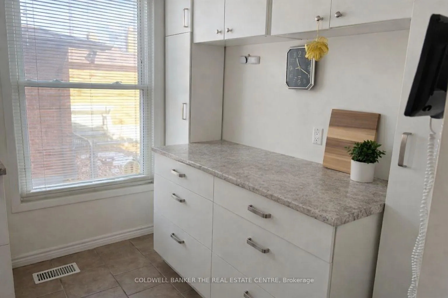 Photo 4 of 74 Allan Drive, St. Catharines, Fairview — HOMEH