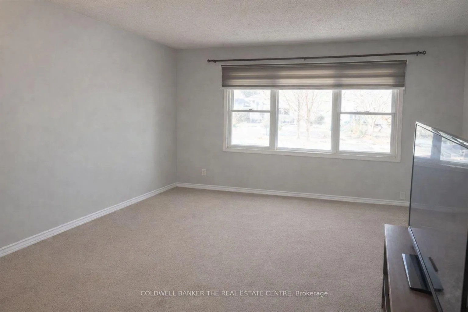 Photo 11 of 74 Allan Drive, St. Catharines, Fairview — HOMEH