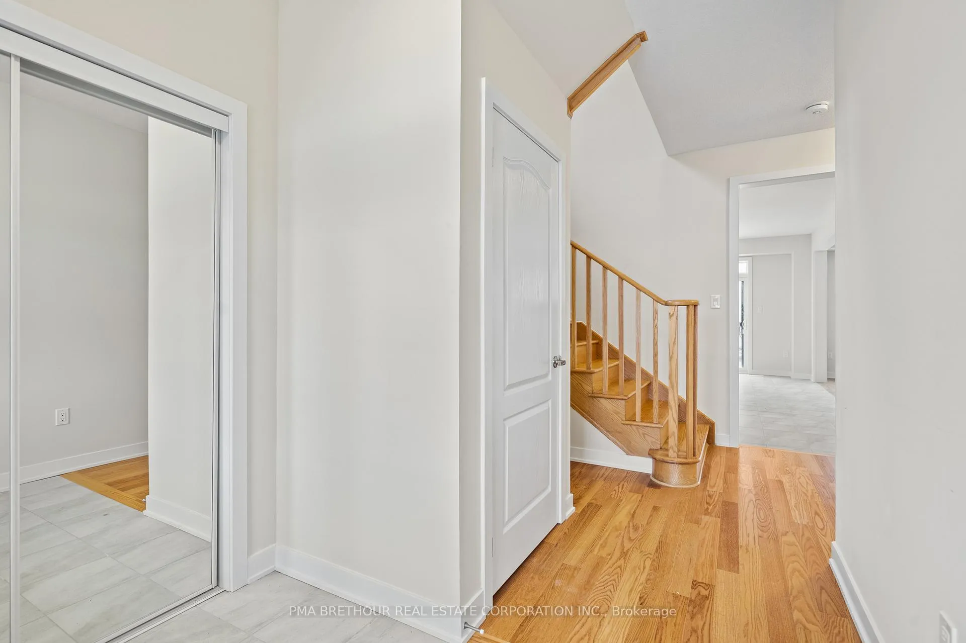 Photo 4 of 132 Eastbridge Avenue, Welland, Dain City — HOMEH