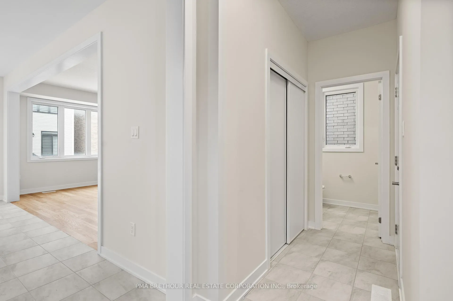 Photo 5 of 132 Eastbridge Avenue, Welland, Dain City — HOMEH