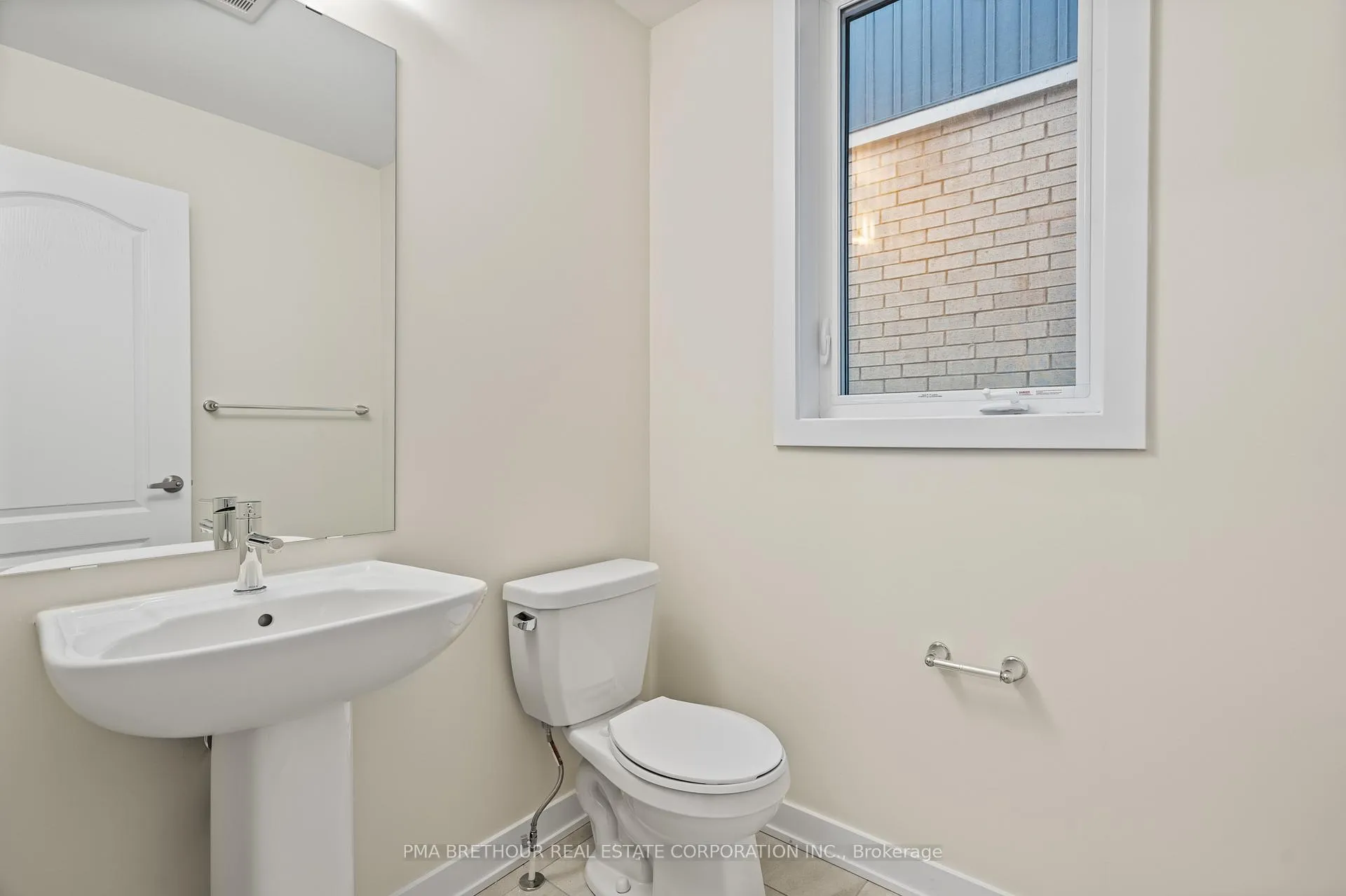 Photo 7 of 132 Eastbridge Avenue, Welland, Dain City — HOMEH