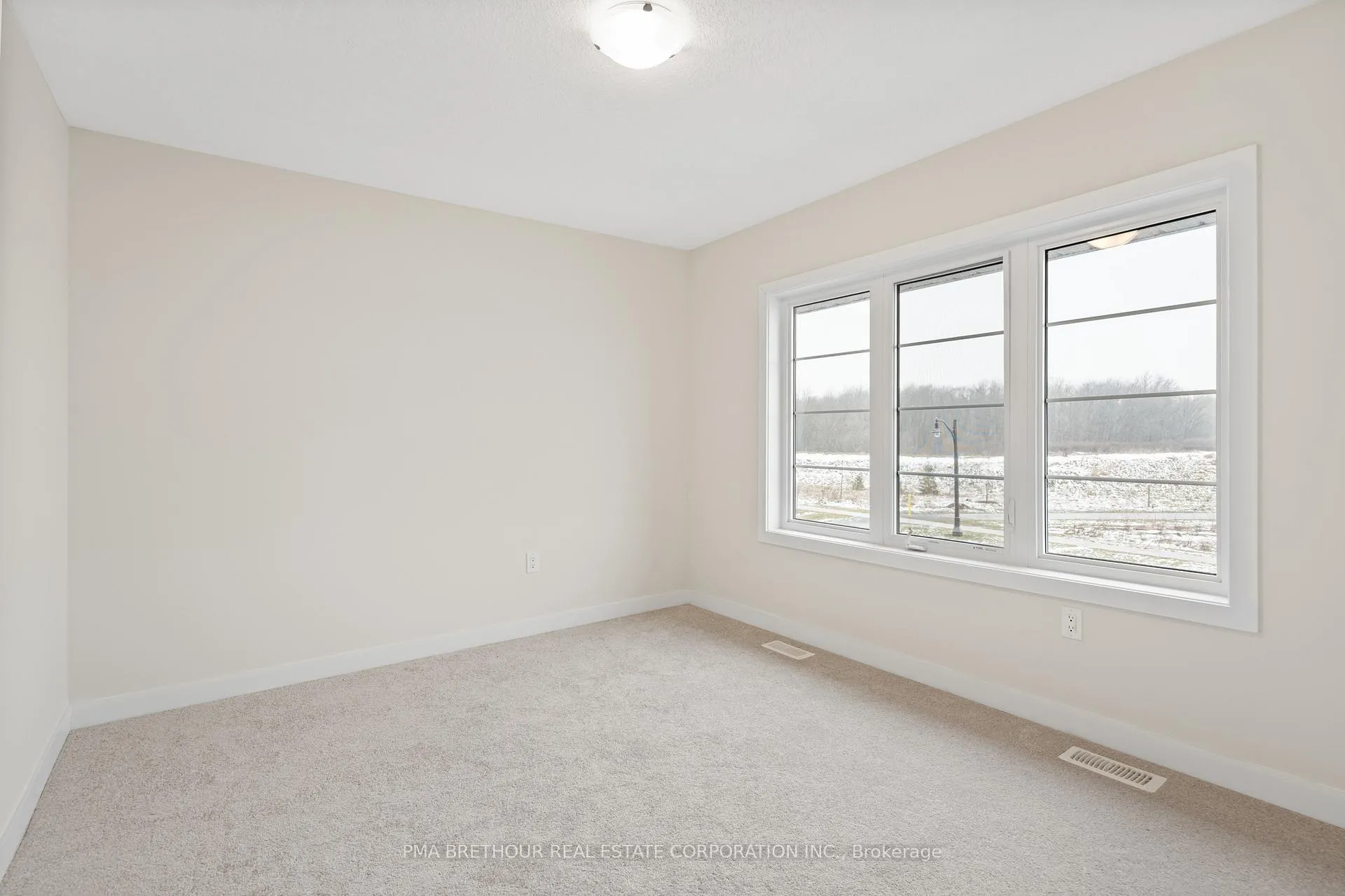 Photo 21 of 132 Eastbridge Avenue, Welland, Dain City — HOMEH